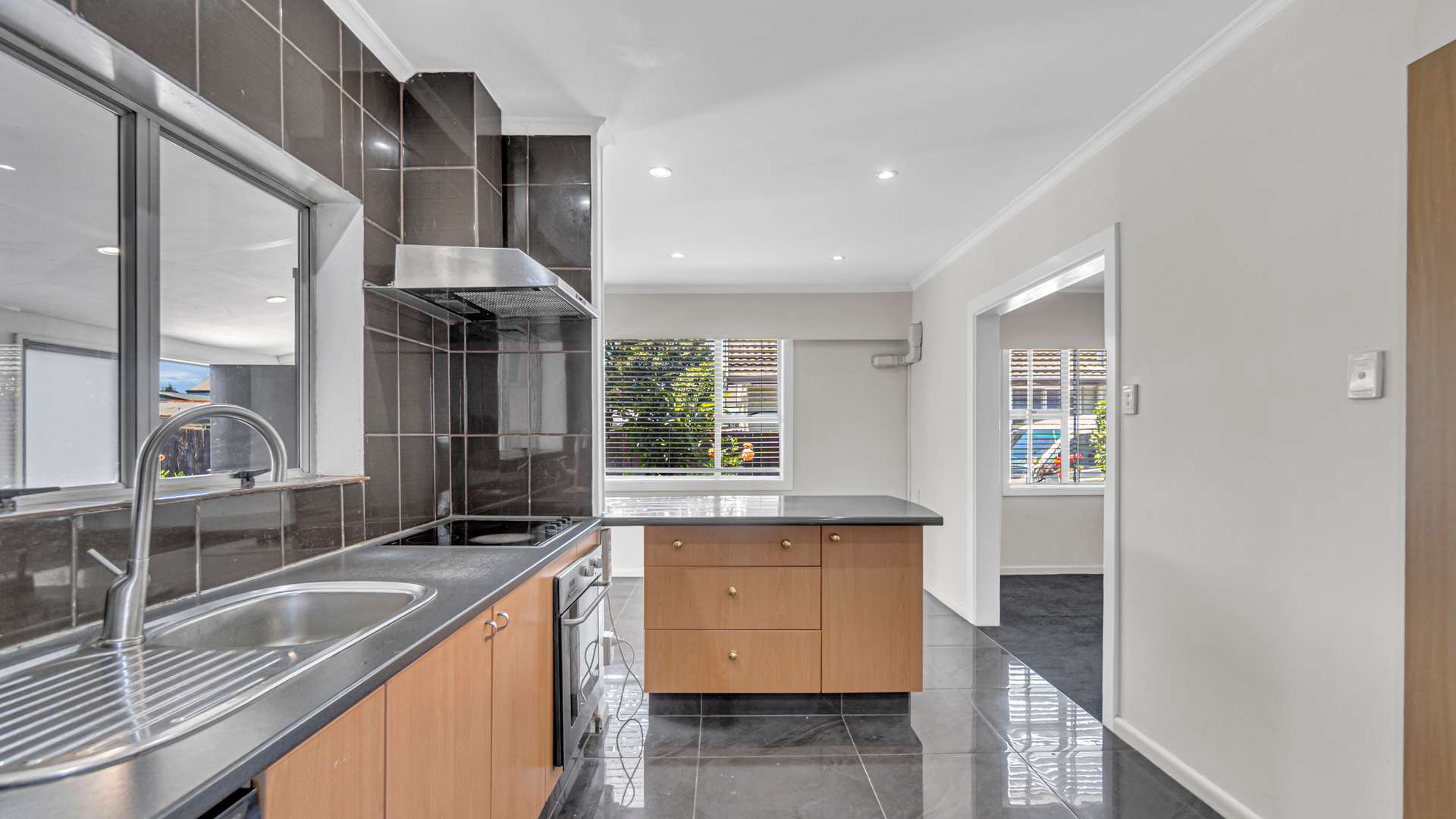 358 Blenheim Road photo 1