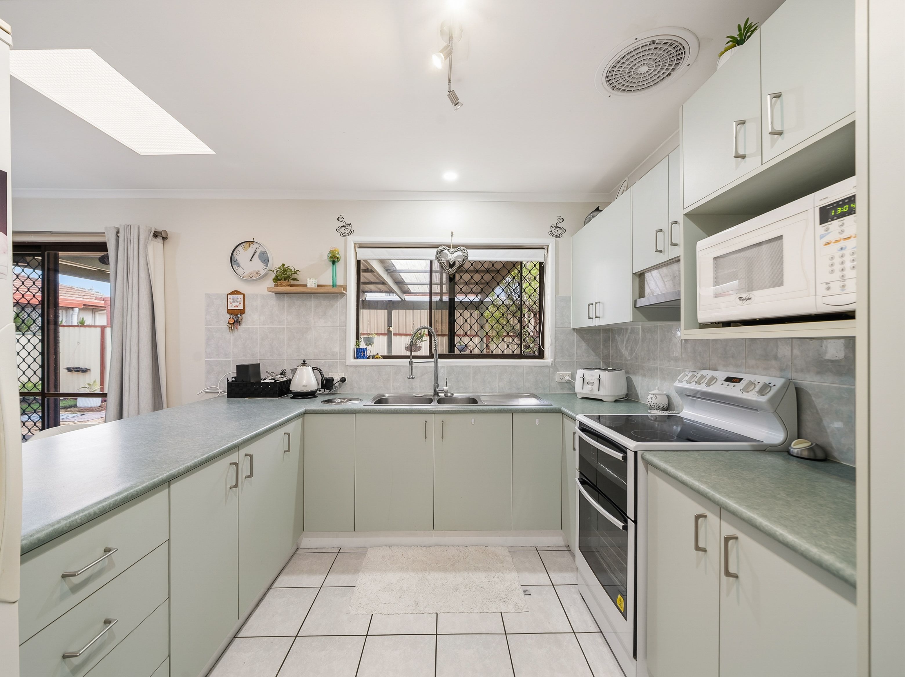 31 Stratford Street — photo 3 of 22