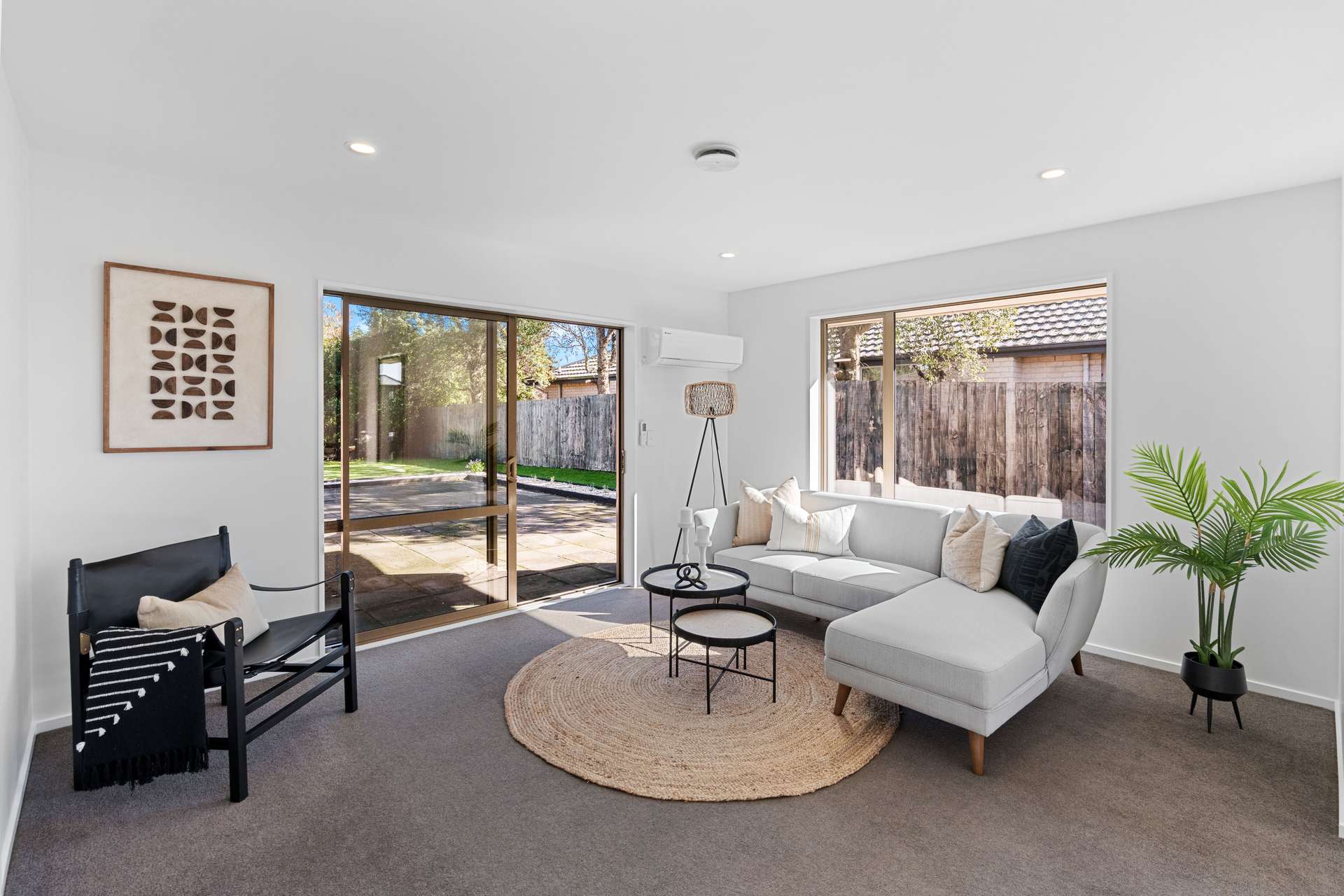 23 Overbury Crescent photo 4