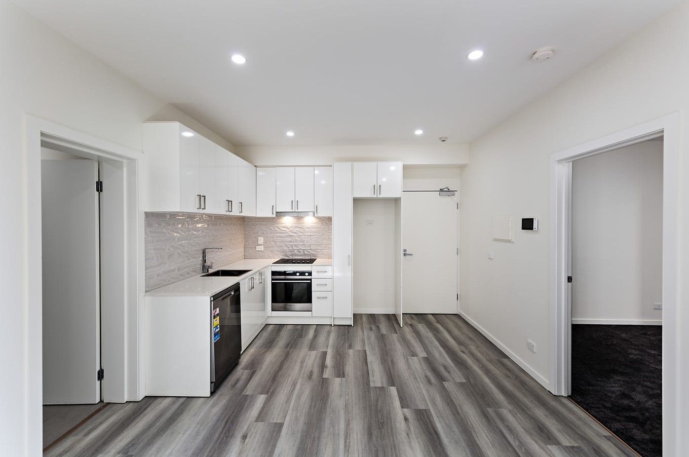 102/437 Gaffney Street — photo 5 of 9