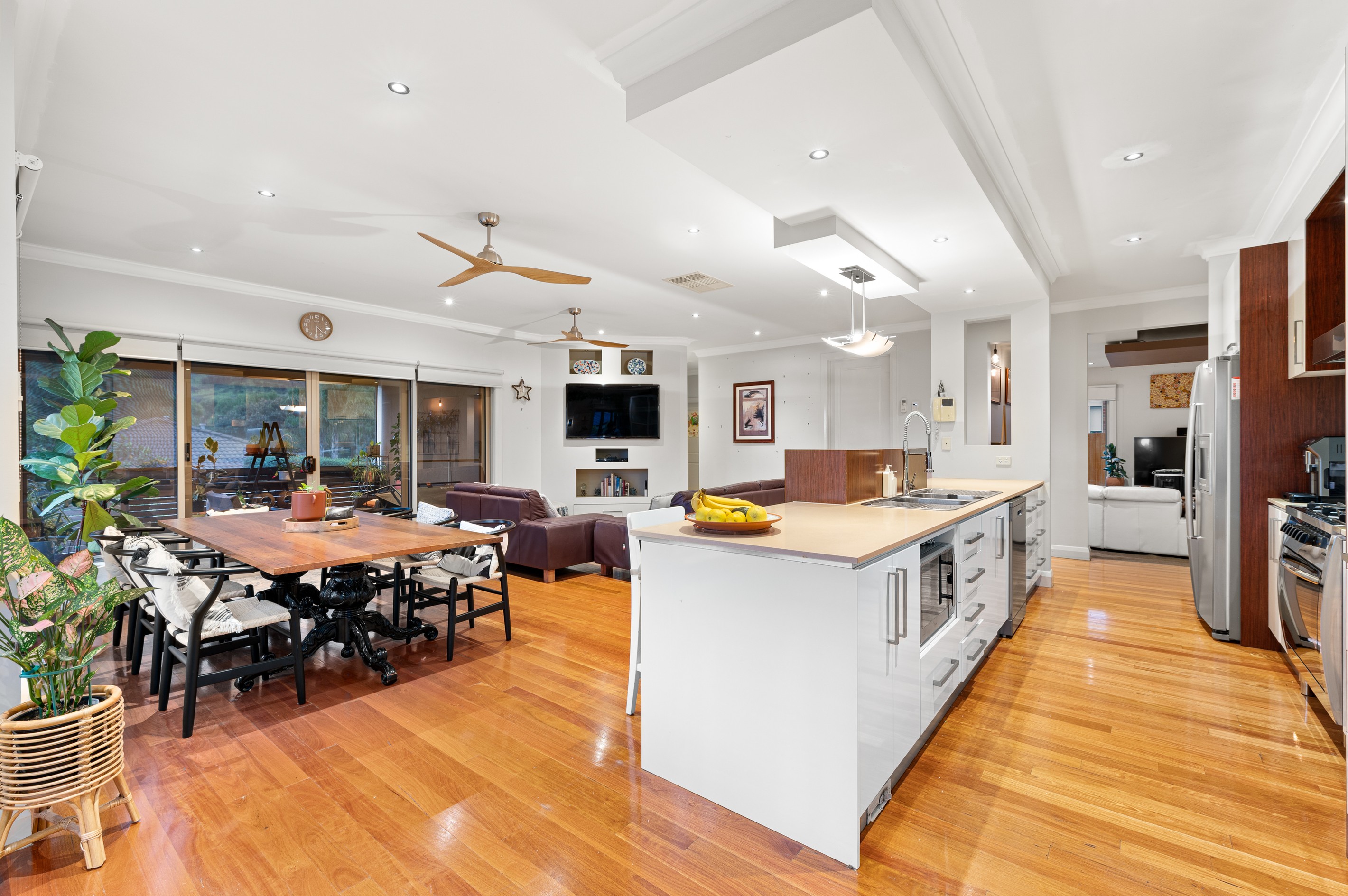 1 Stonehill Court, South Morang, VIC 3752