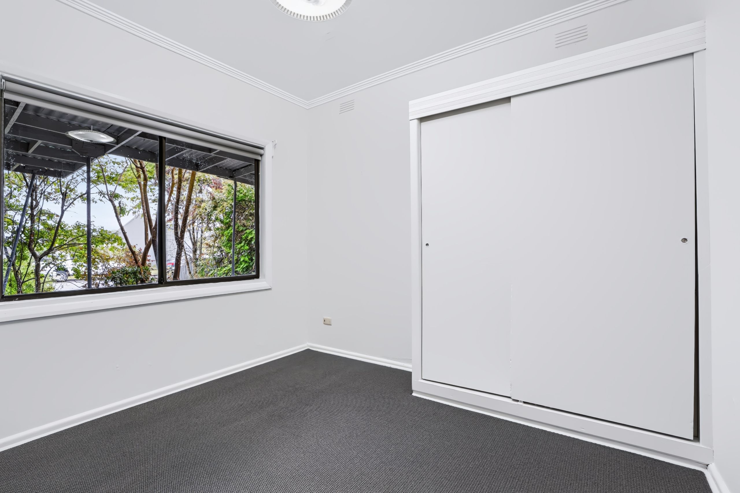 1/919 Tullimbar Street — photo 9 of 13