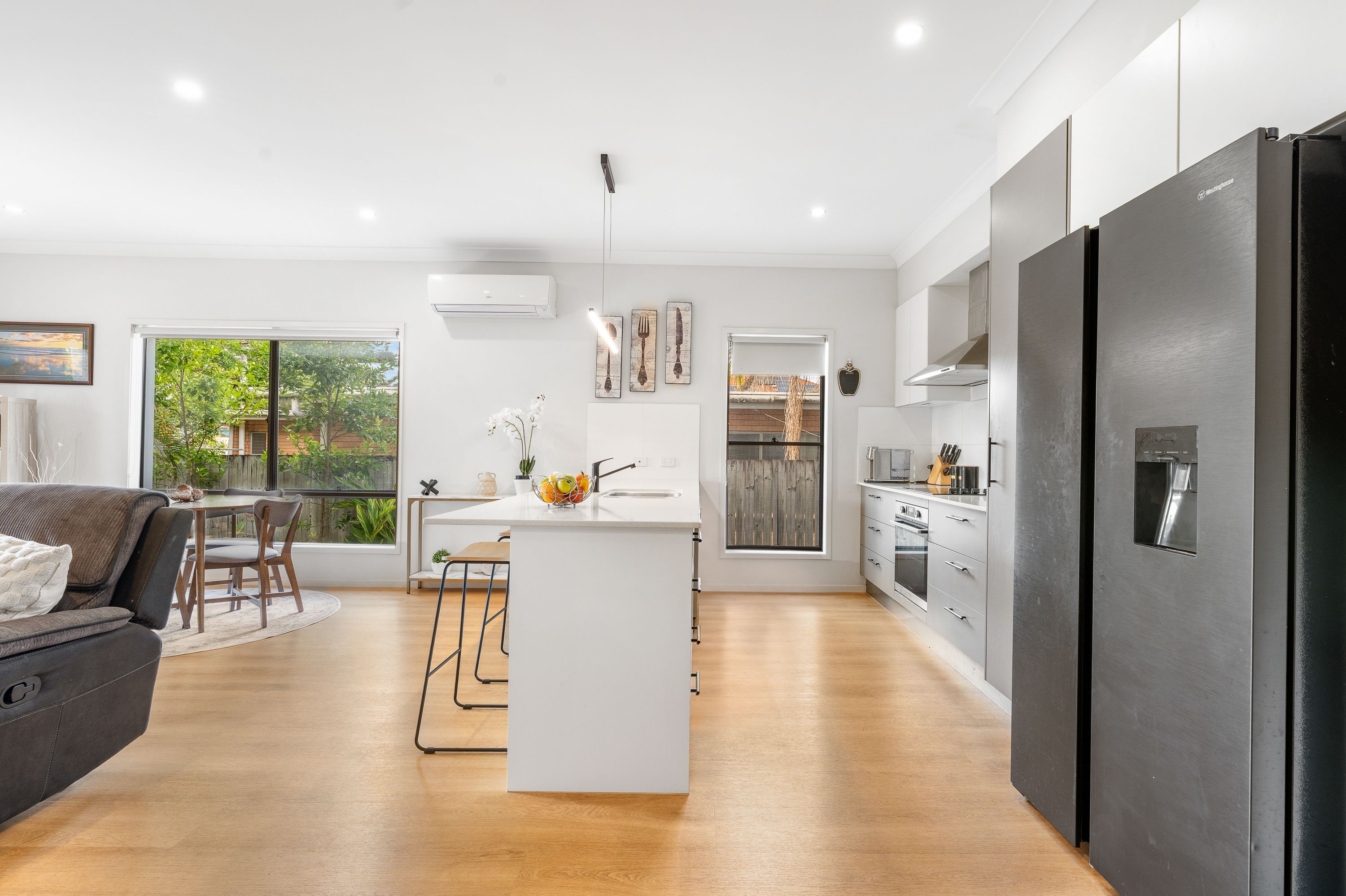 2/37 Tallebudgera Drive — photo 3 of 28