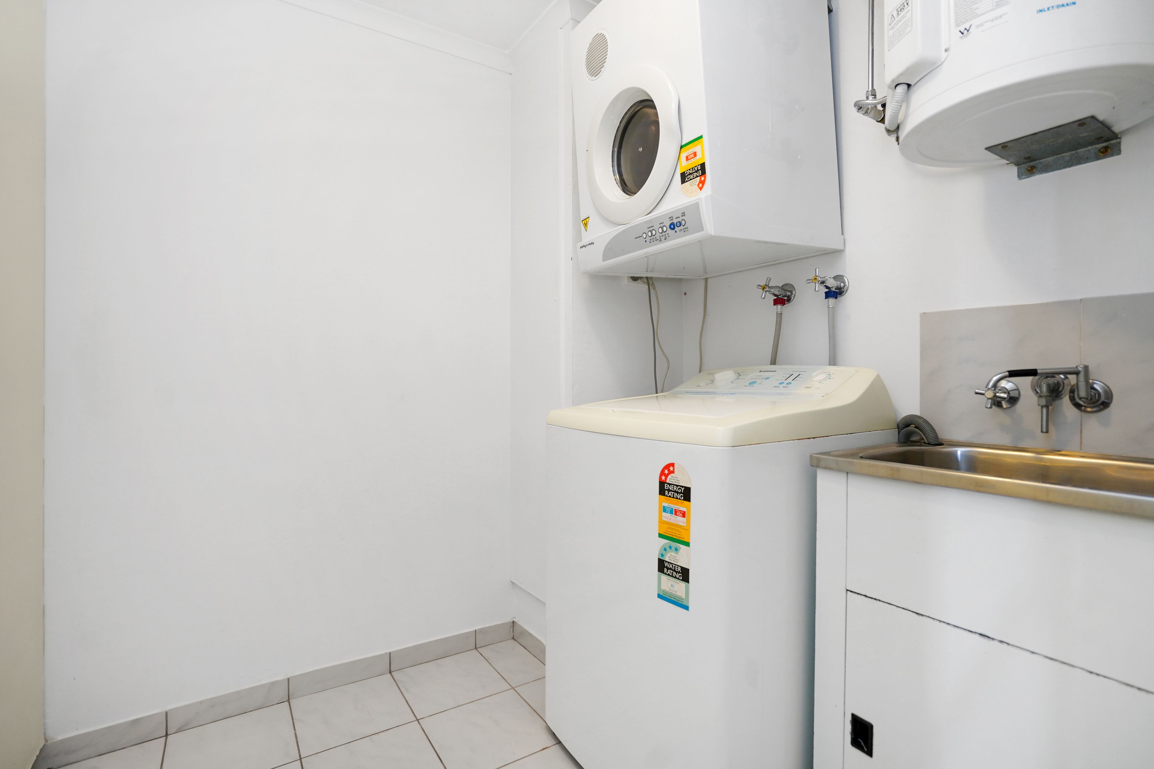 11/260 Casuarina Drive — photo 10 of 18