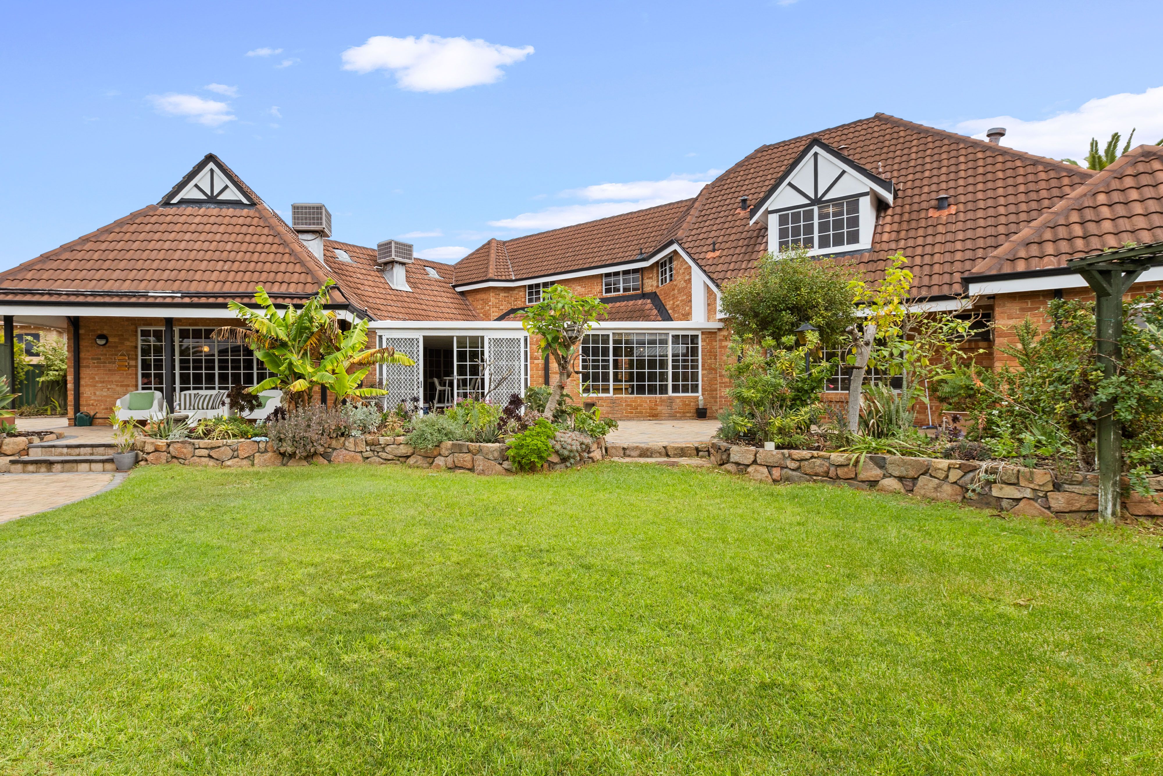 2 Queenscliff Court, Kallaroo, WA 6025