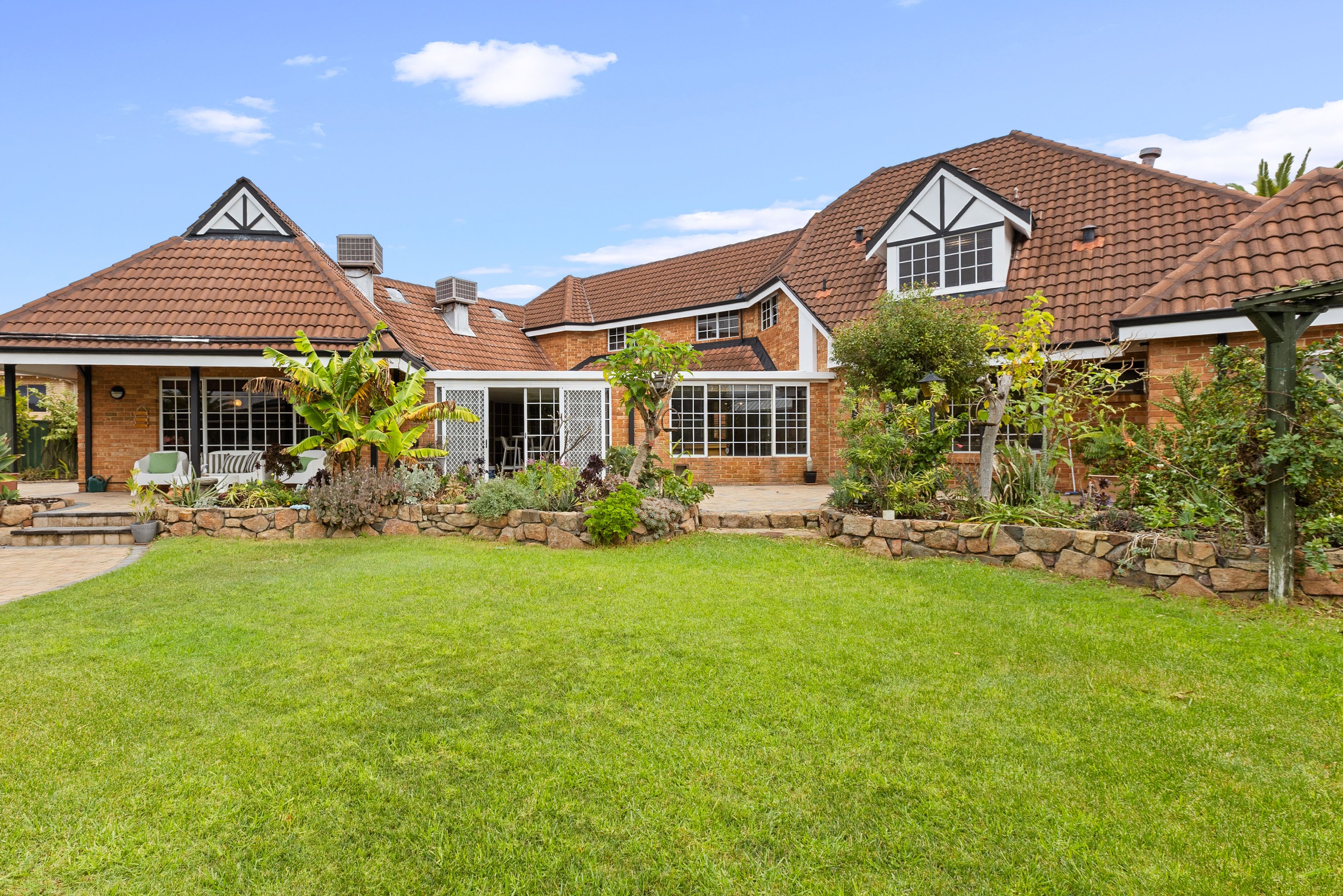 2 Queenscliff Court, Kallaroo, WA 6025