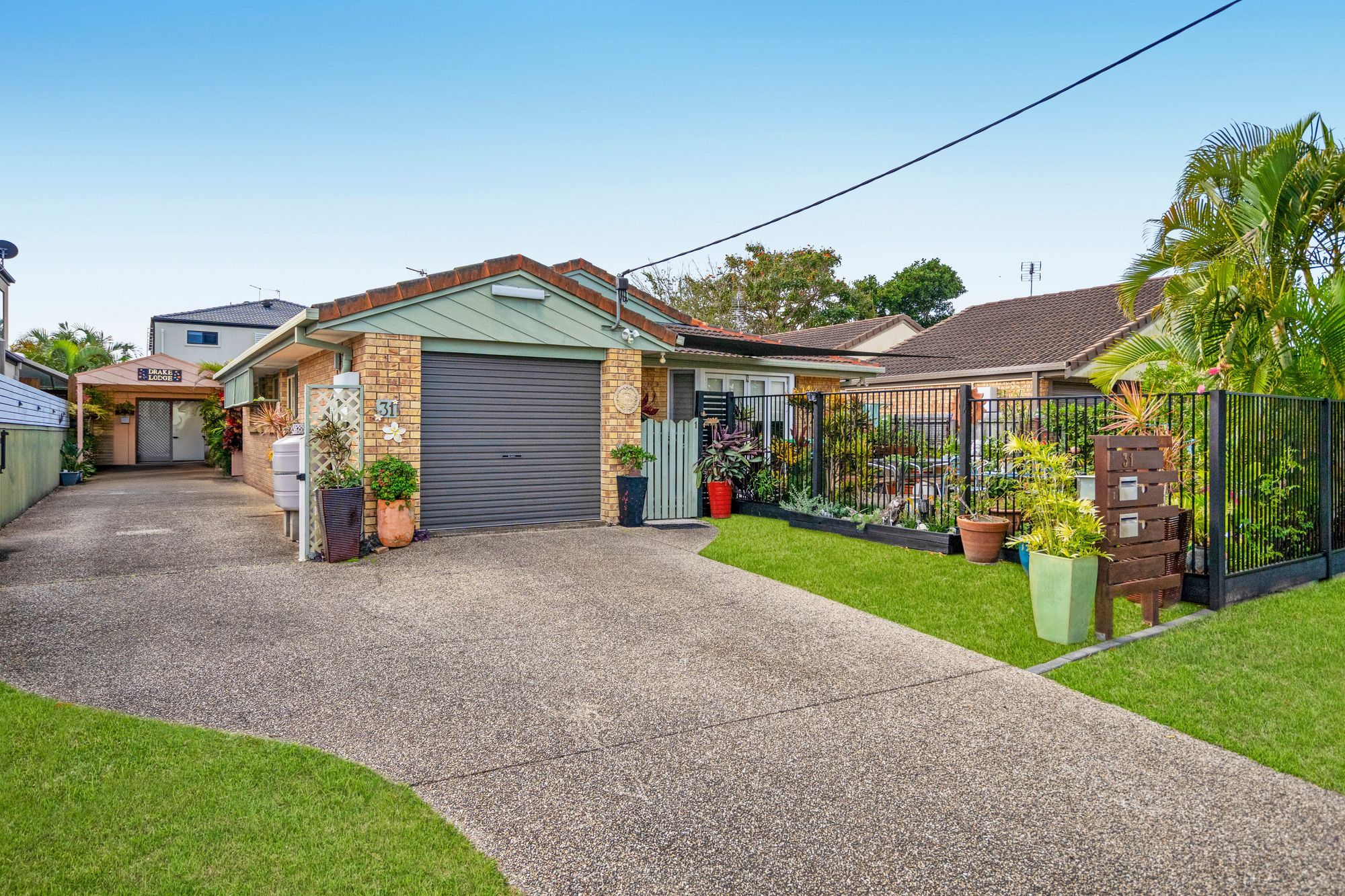 2/31 Drake Avenue, Paradise Point, QLD 4216
