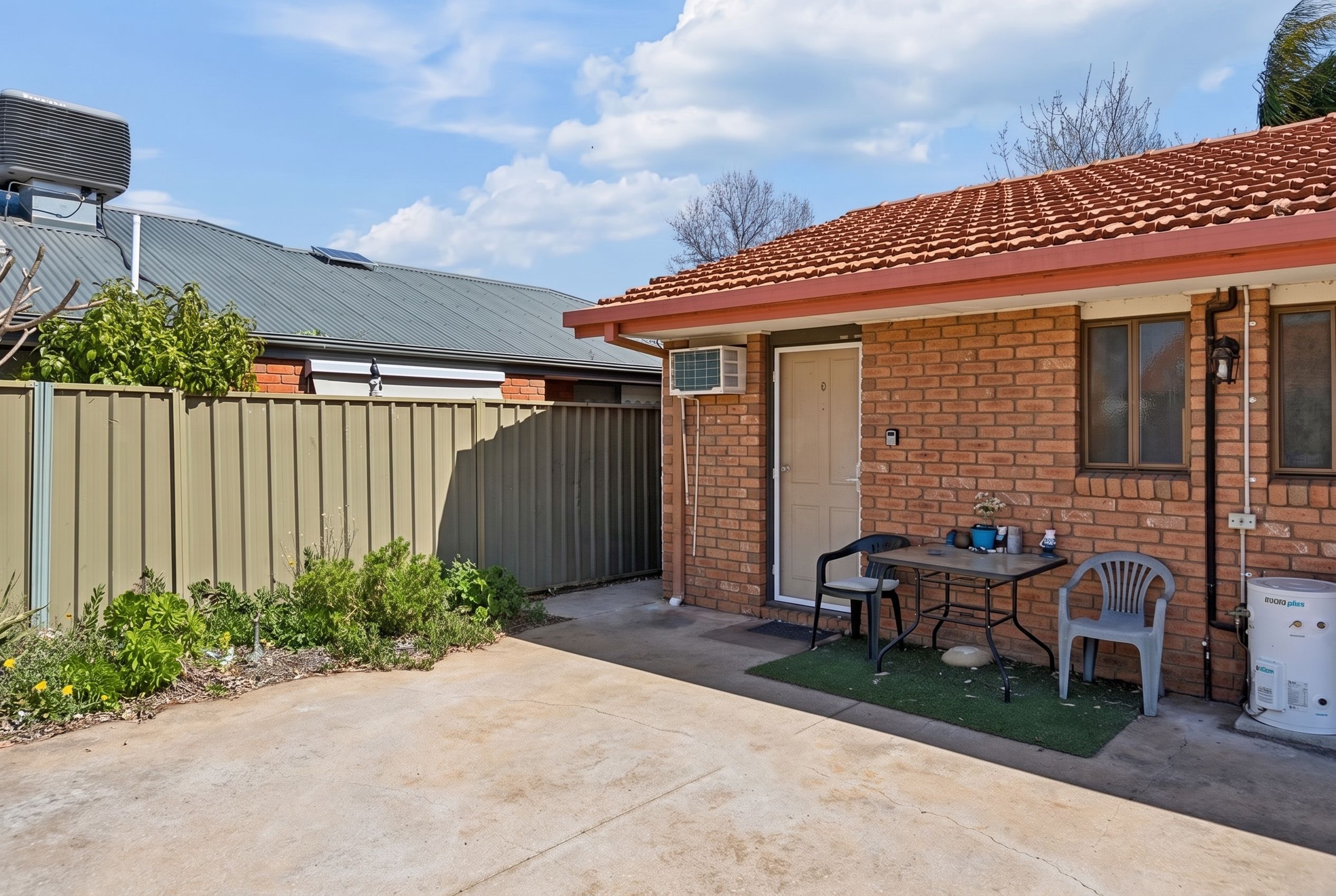 8/133-139 Jacaranda Street — photo 3 of 11