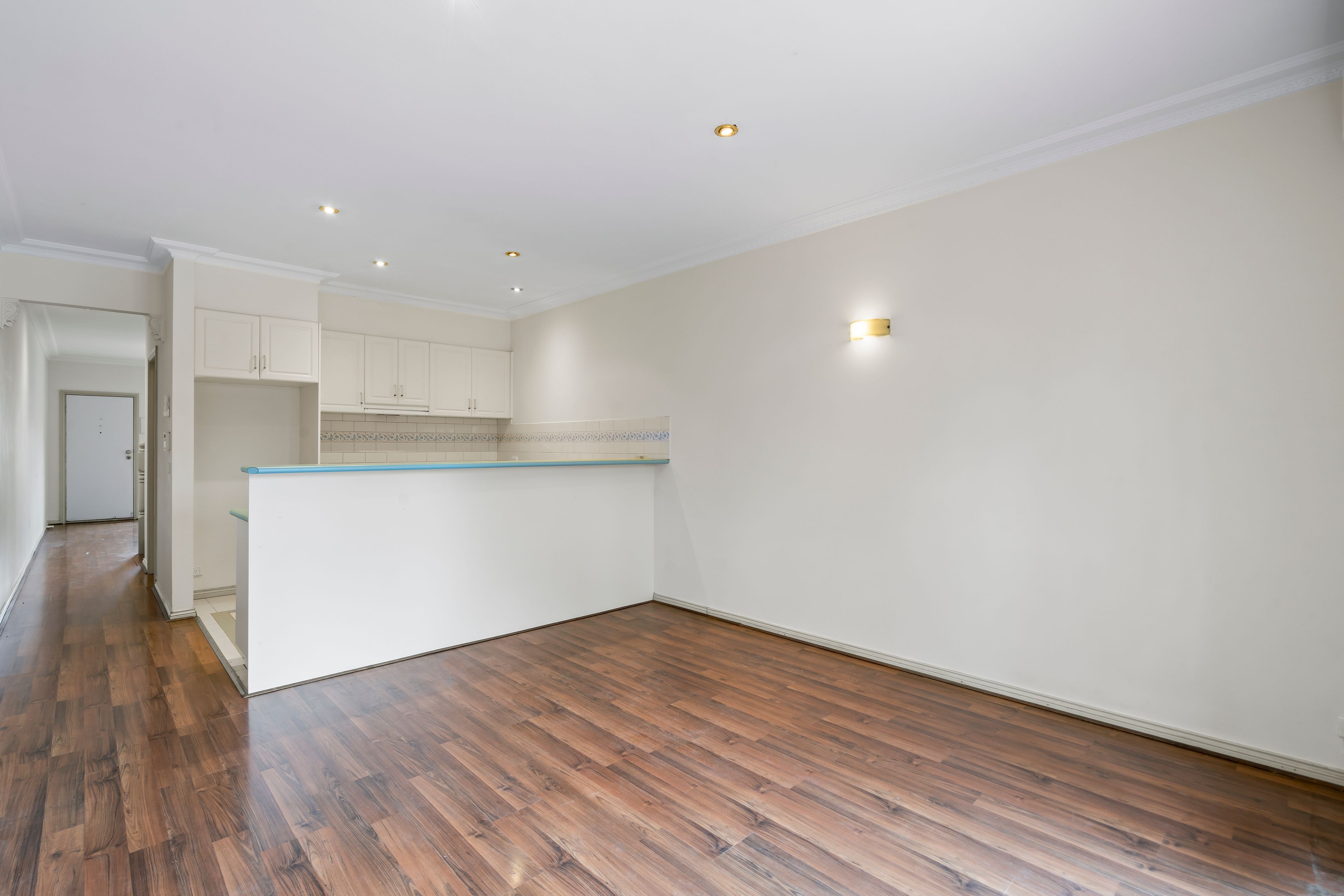 8/223 Murrumbeena Road — photo 2 of 10