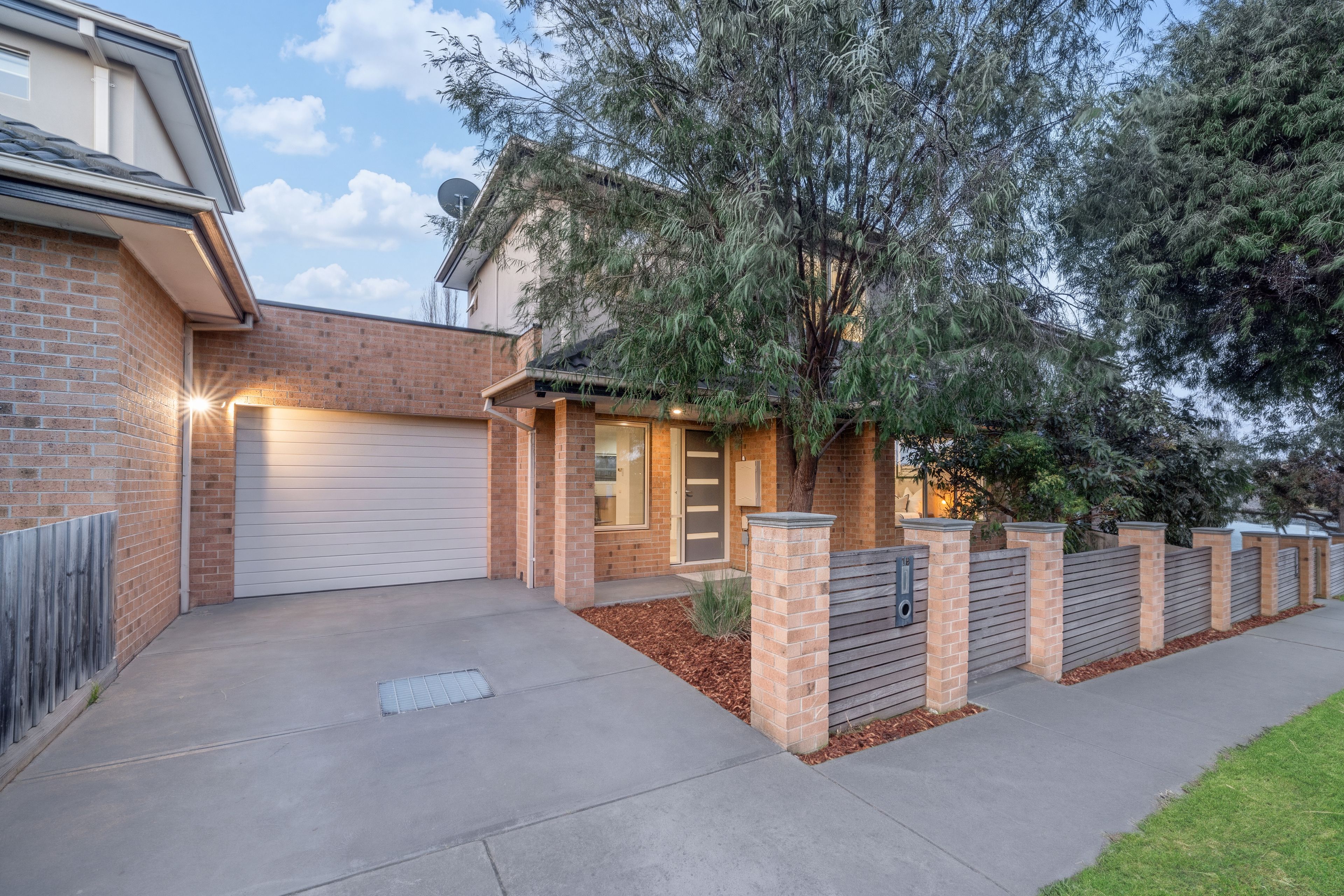 1B Booker Street — photo from Ray White The Bayside Group