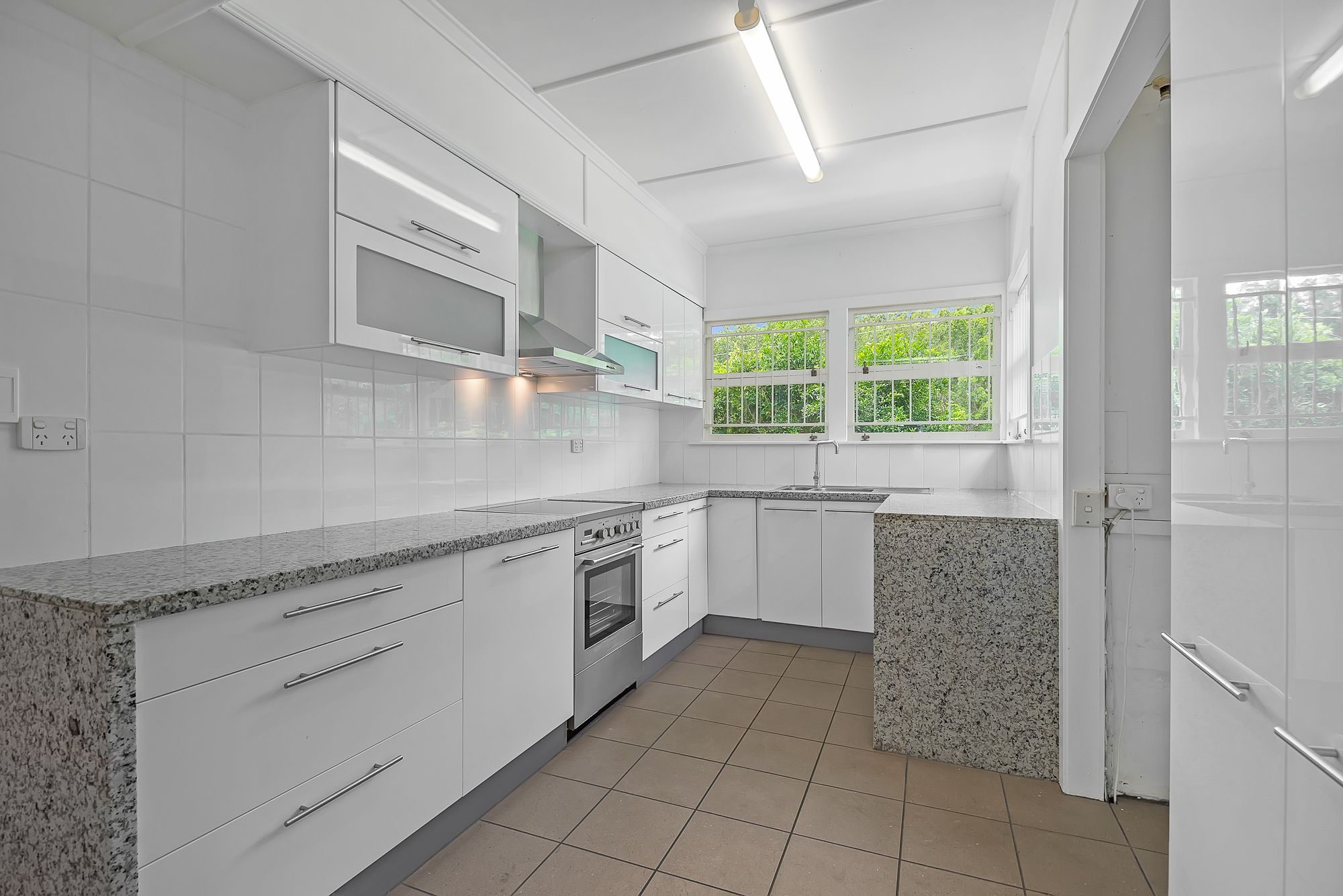 653 Moggill Road — photo 4 of 9