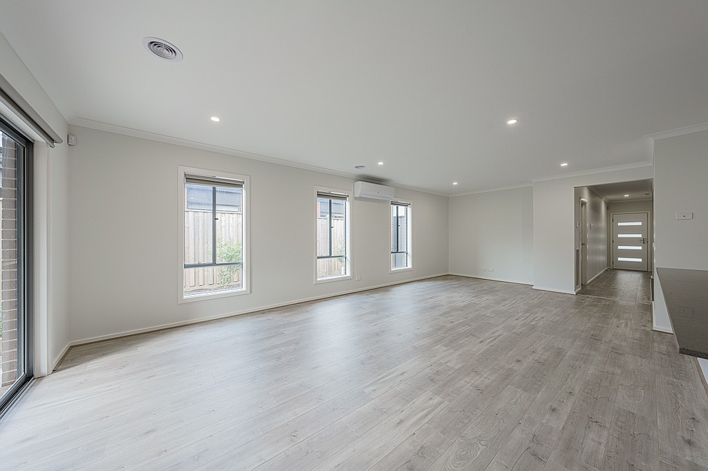 64 Grande Belmond Avenue, Clyde, VIC 3978