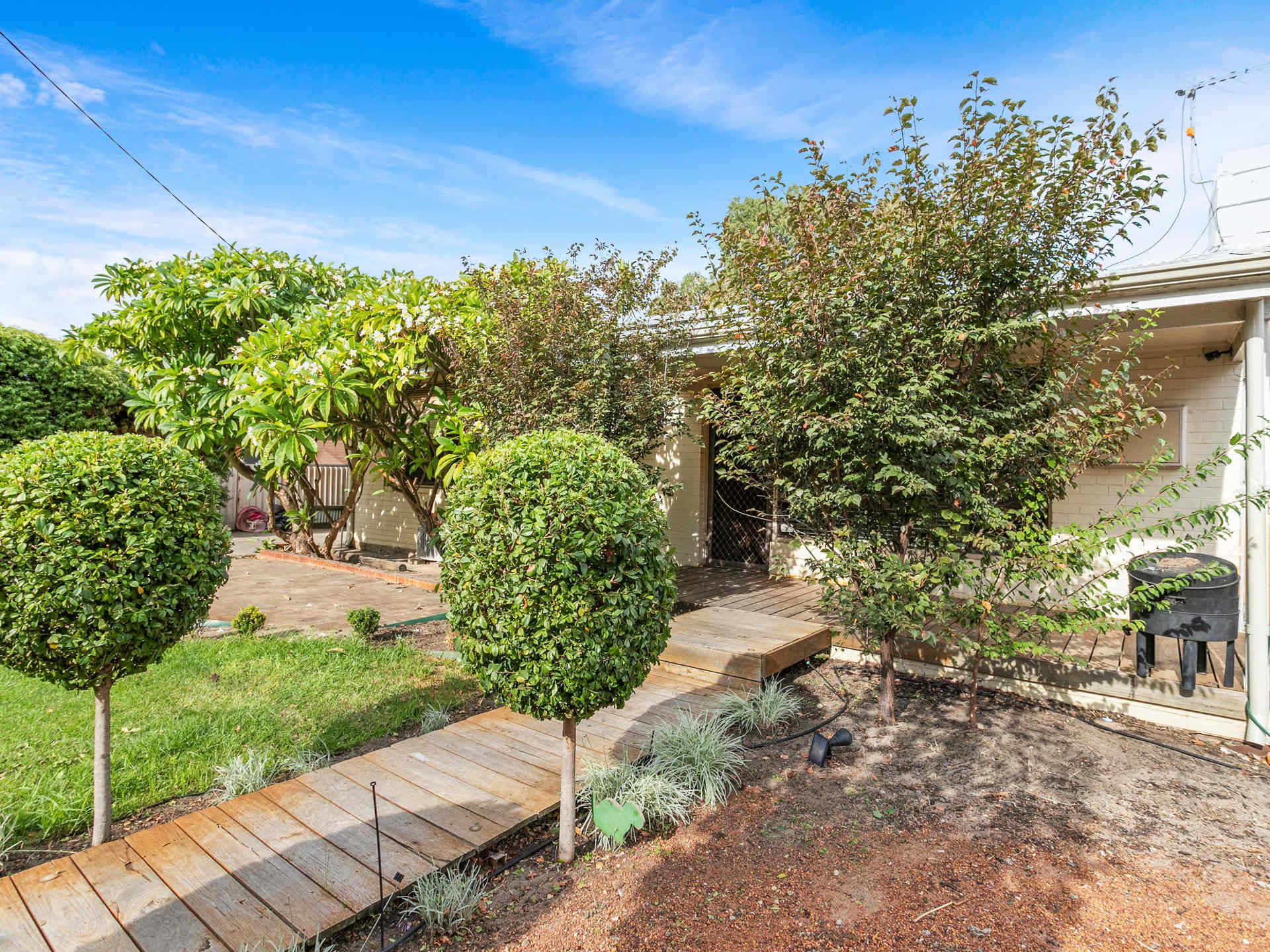 12 Ashworth Street, Cloverdale WA 6105