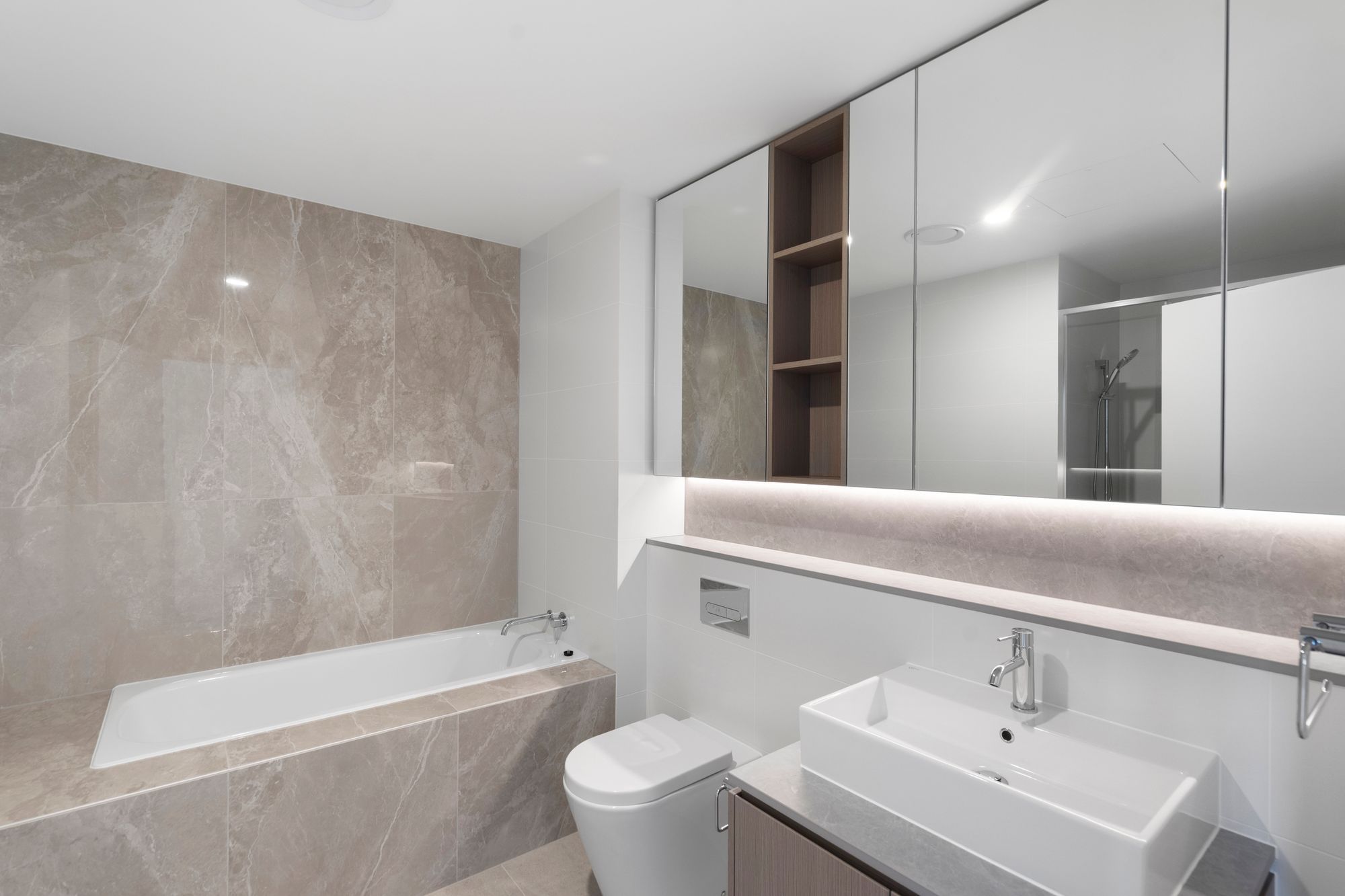 202/38 Stanhill Drive — photo 8 of 12
