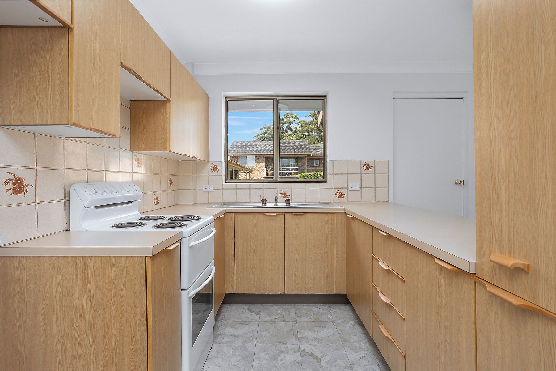 19/2-6 Jacaranda Road — photo 3 of 8