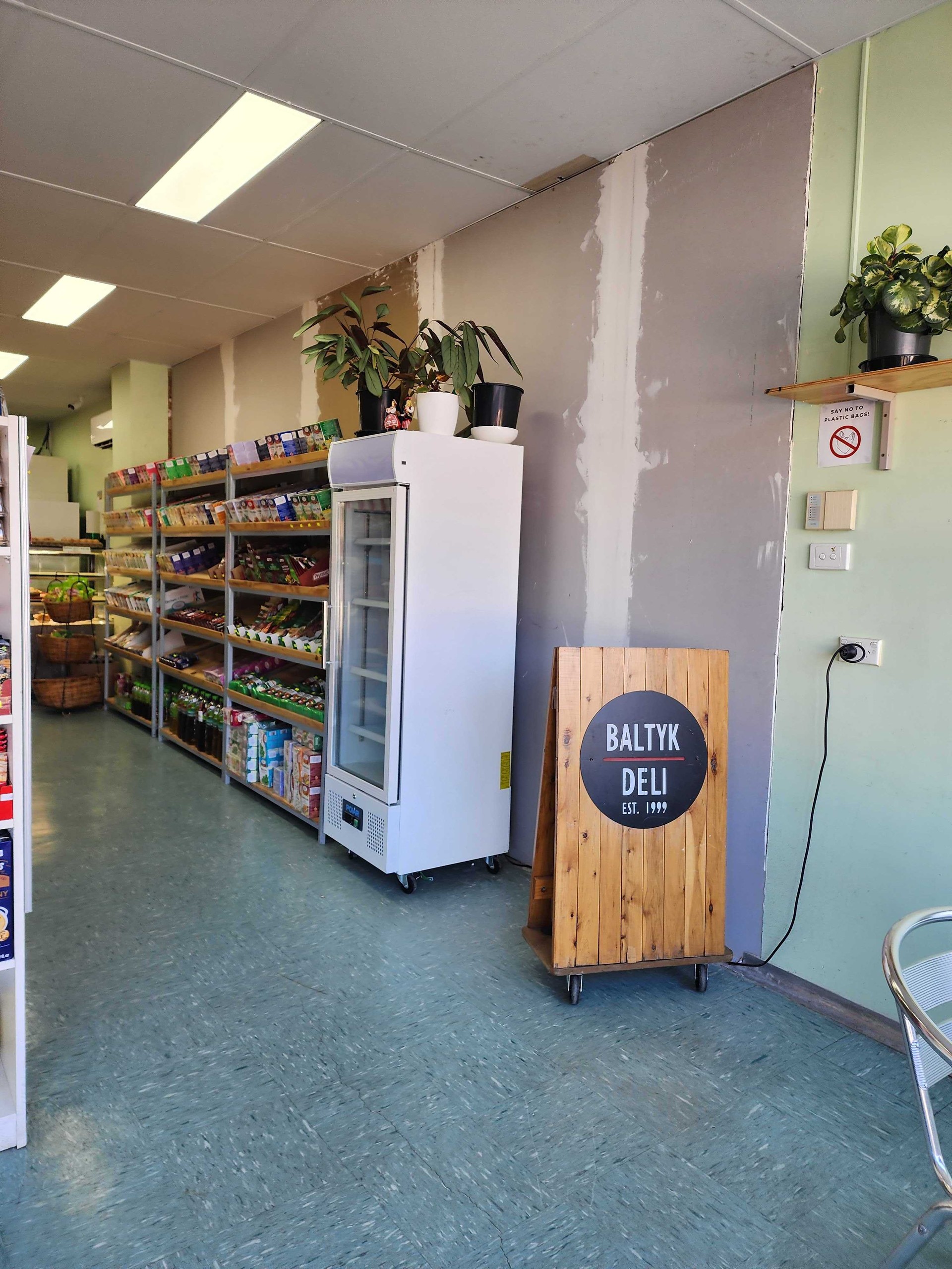 1/4 Neville Avenue, Laverton, VIC 3028