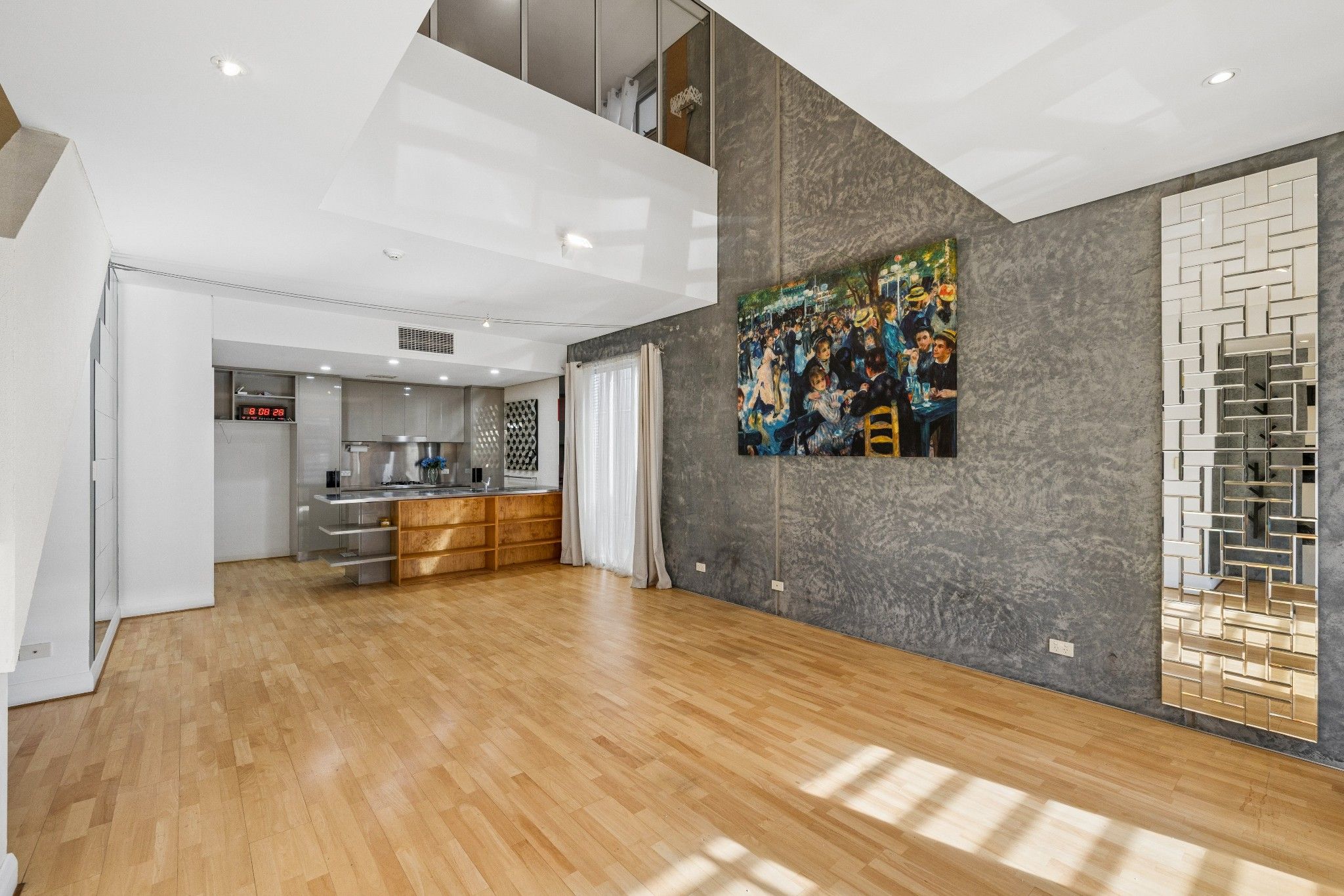 2/21 Russell Street — photo 3 of 26
