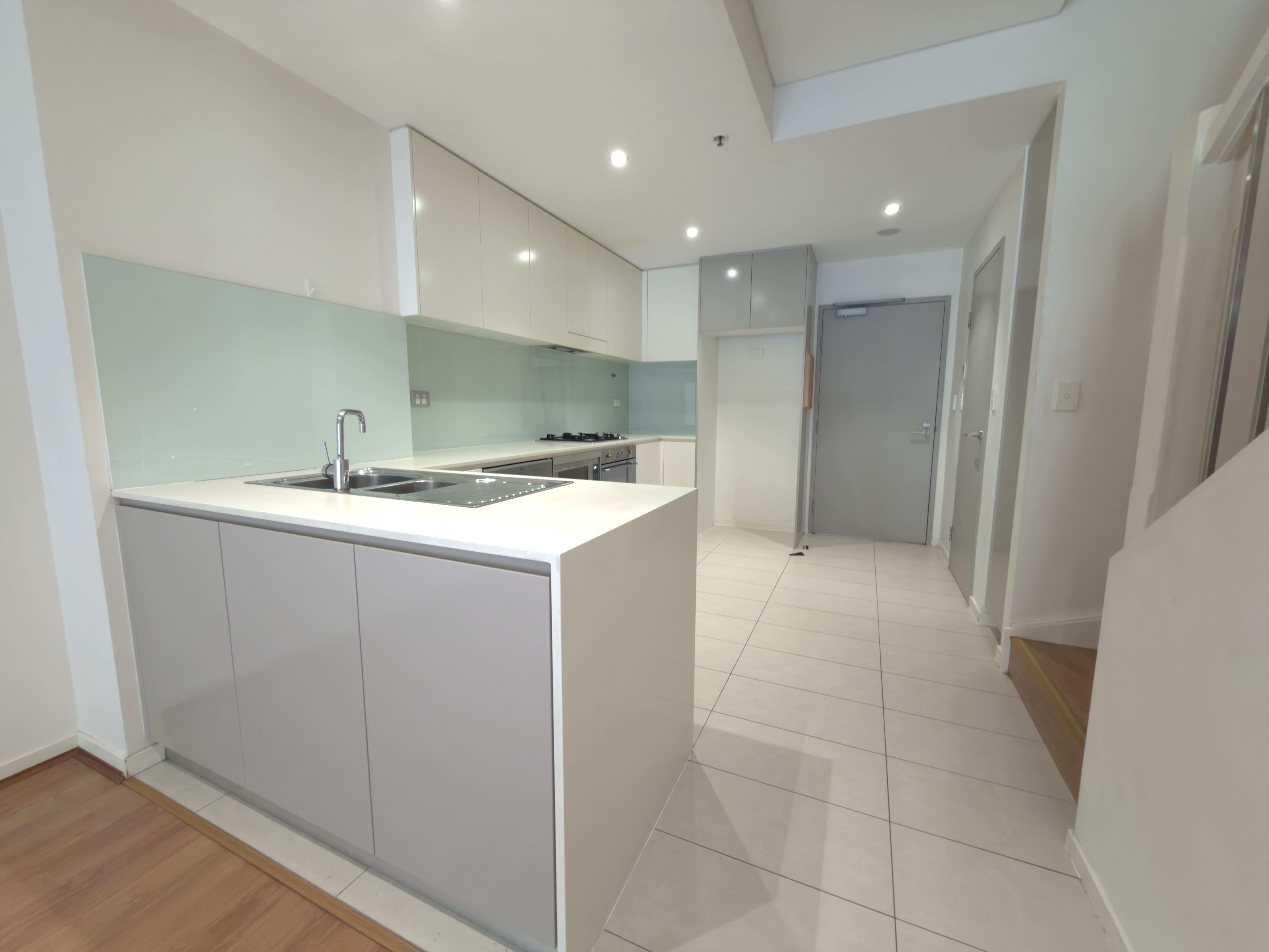 510B/8 Bourke Street — photo 2 of 13