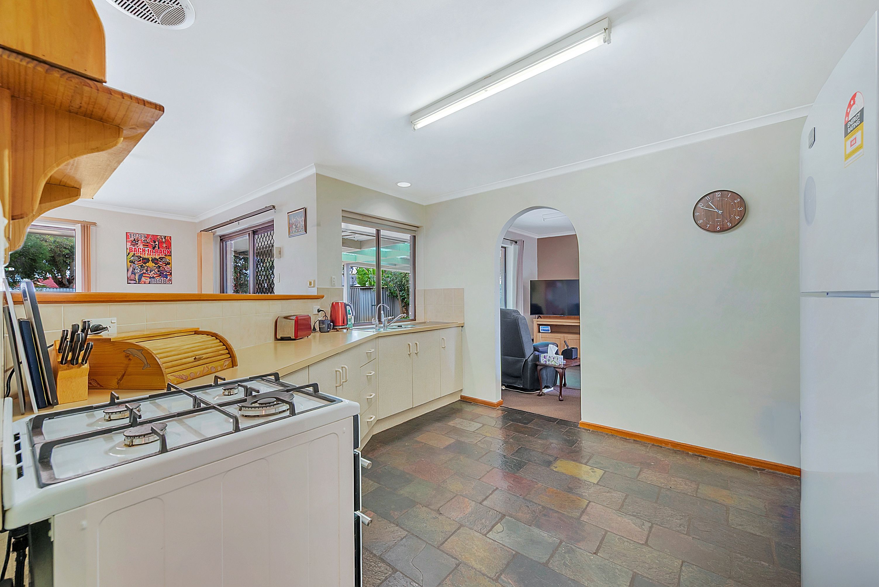 12 Santander Drive — photo 5 of 10