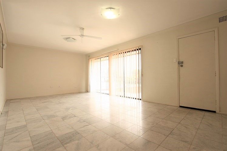 11 Alexander Crescent, Macquarie Fields, NSW 2564