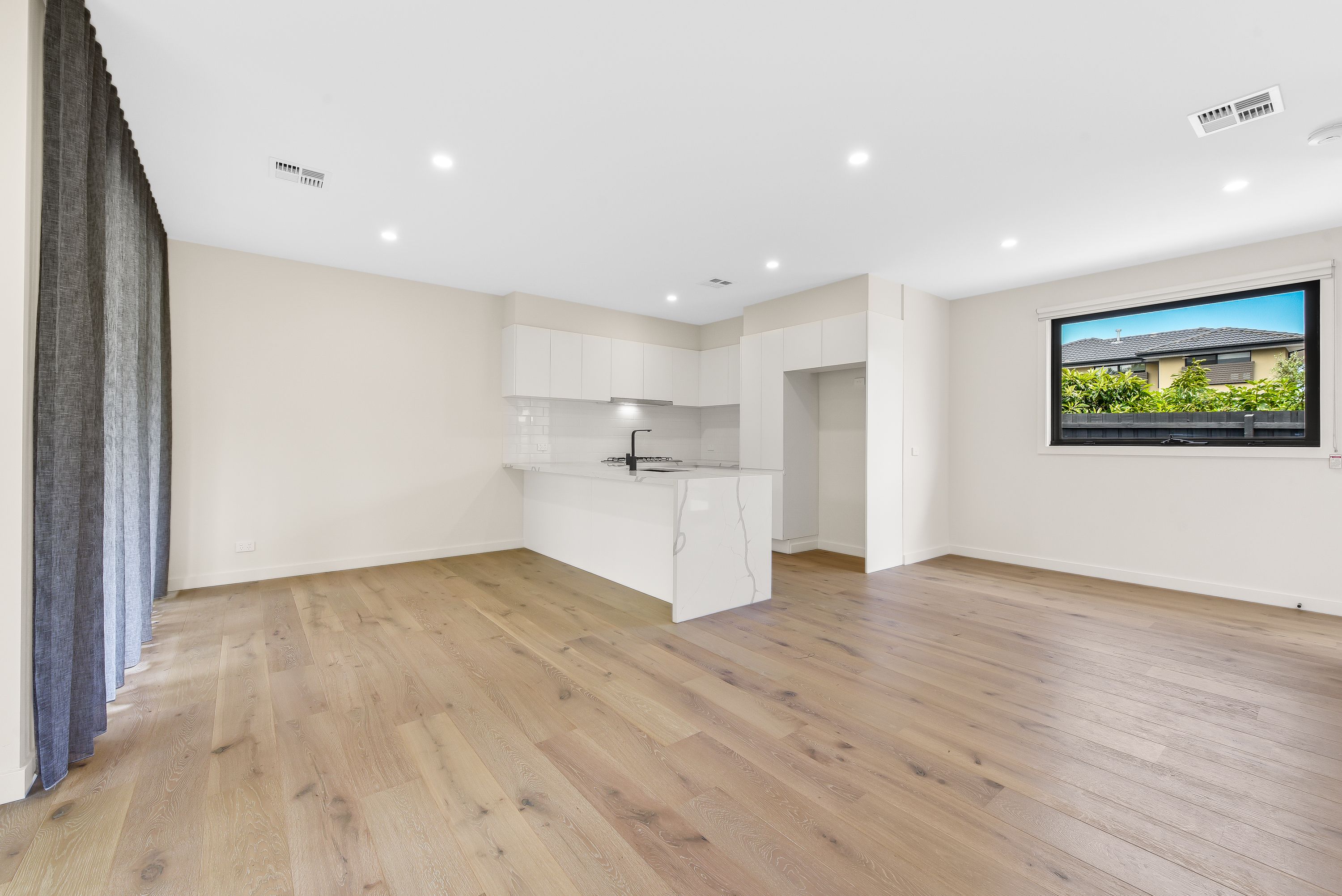 2/4 Gordon Avenue — photo 4 of 9