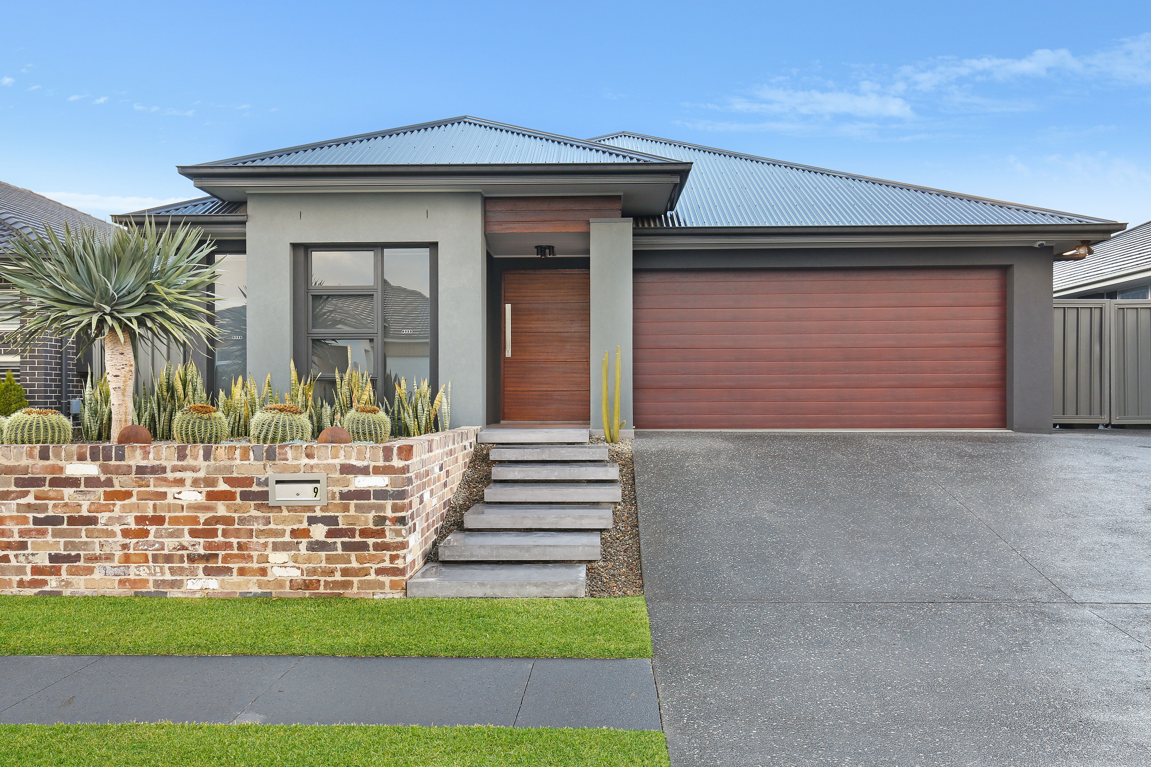 9 Deltaview Avenue