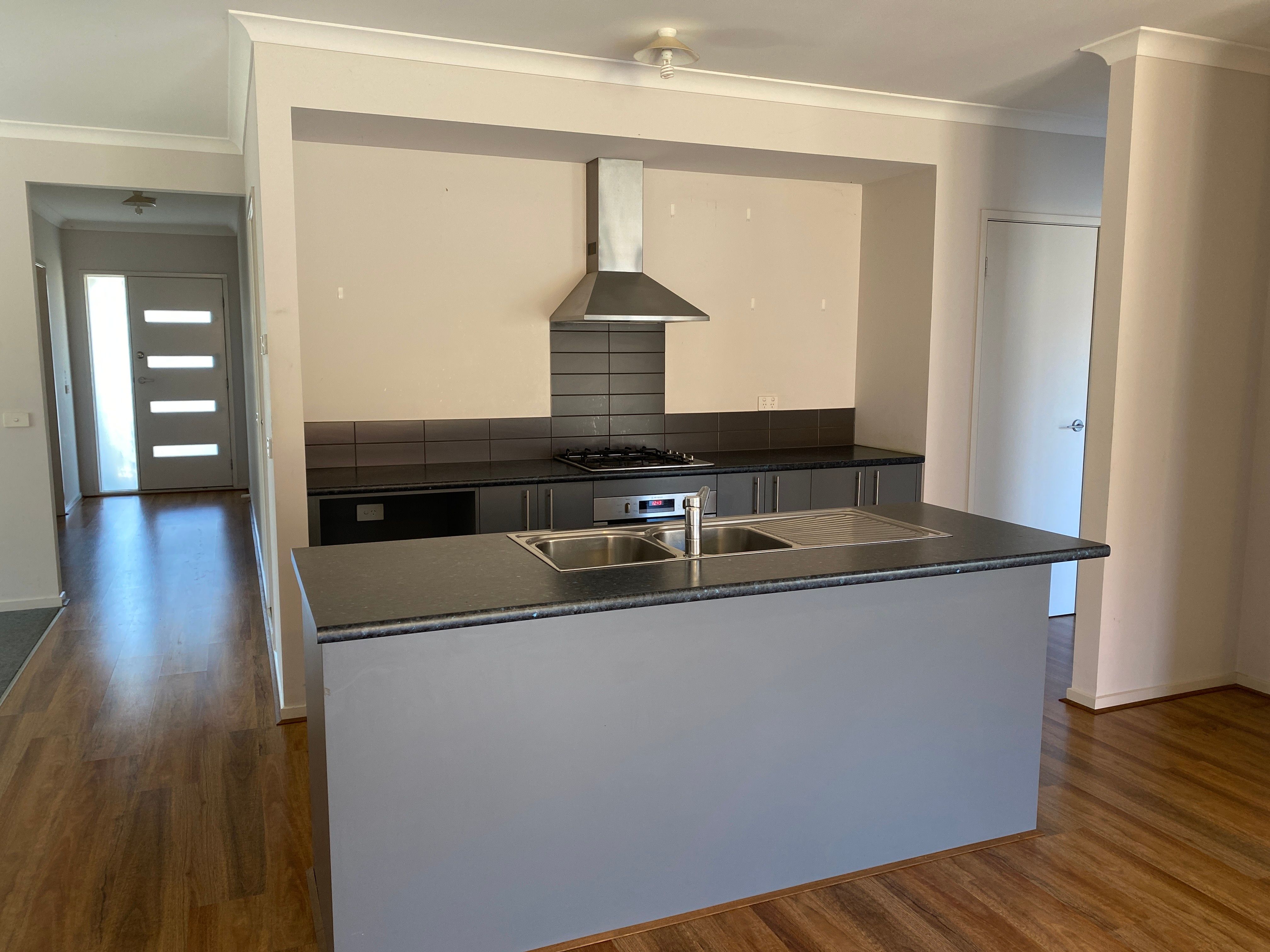 10 Watford Avenue, Cranbourne West, VIC 3977