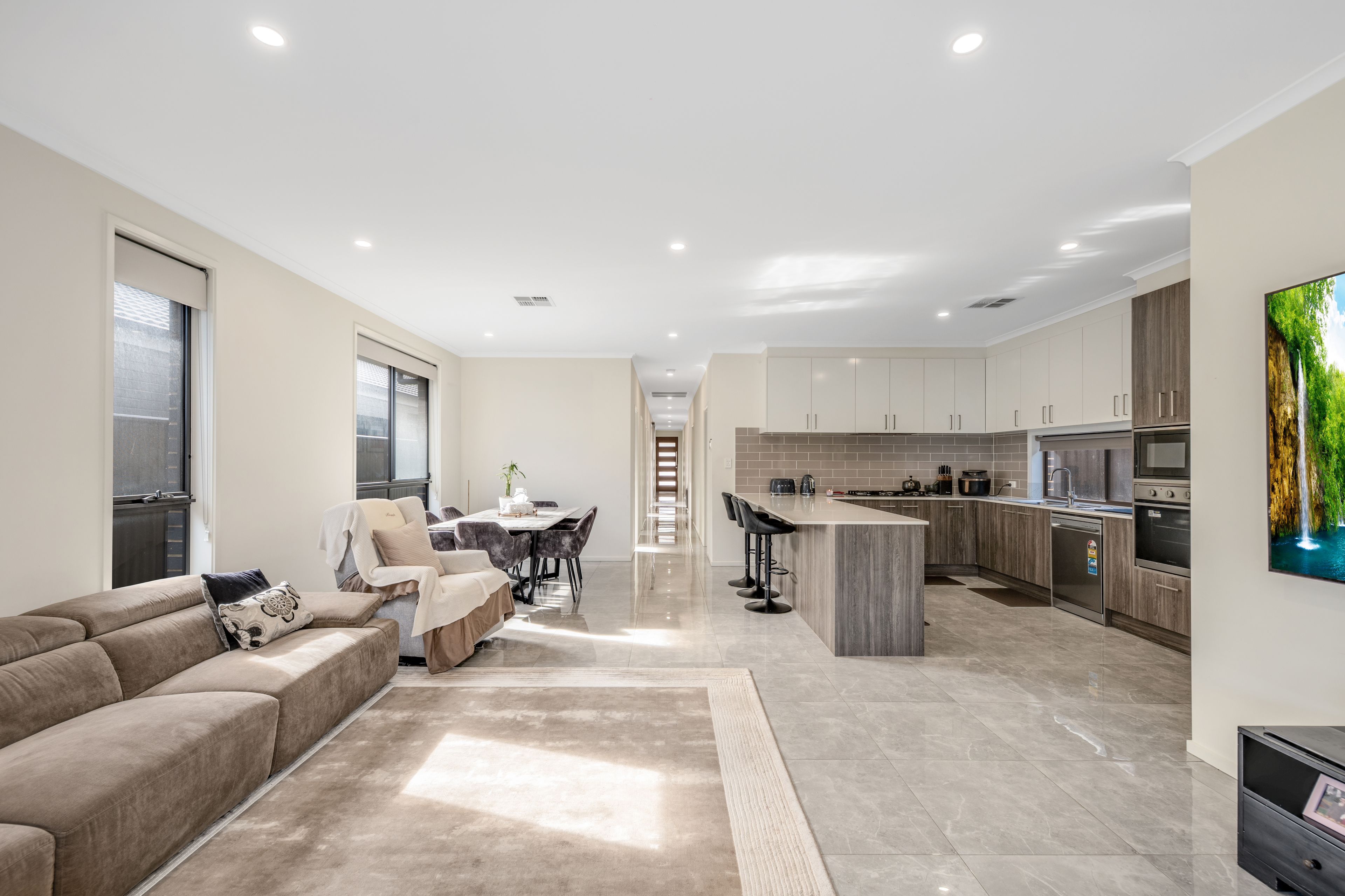 Sleek Modern Luxury — photo 6 of 23