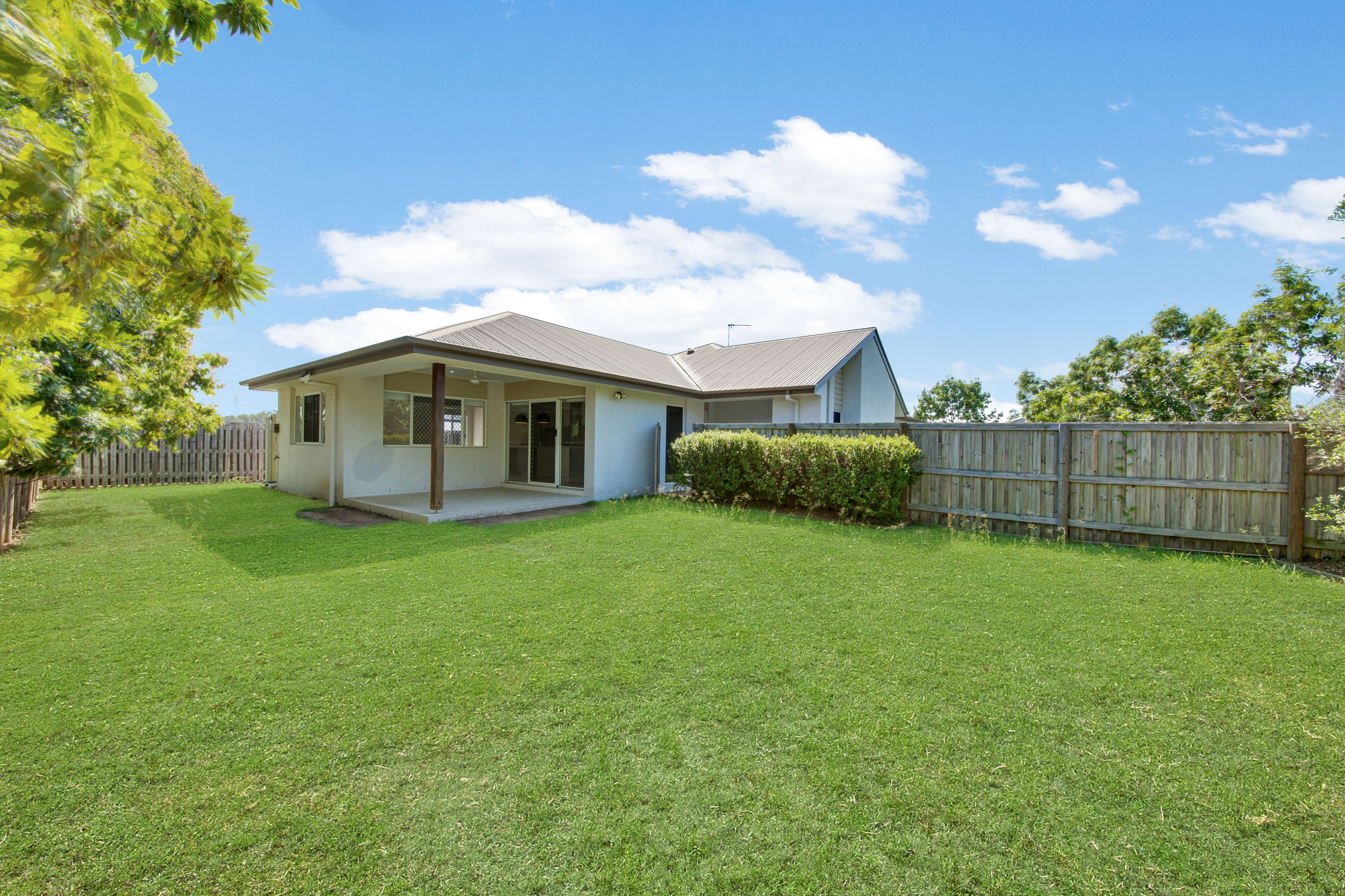 8 Cornforth Crescent, Kirkwood QLD 4680