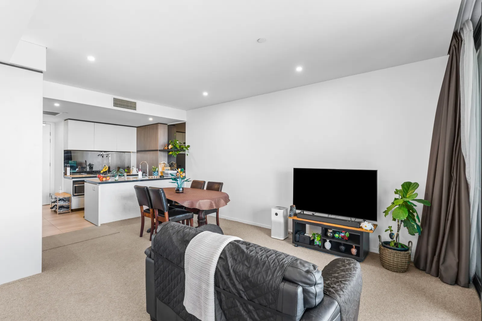 1111/9 Christie Street, South Brisbane