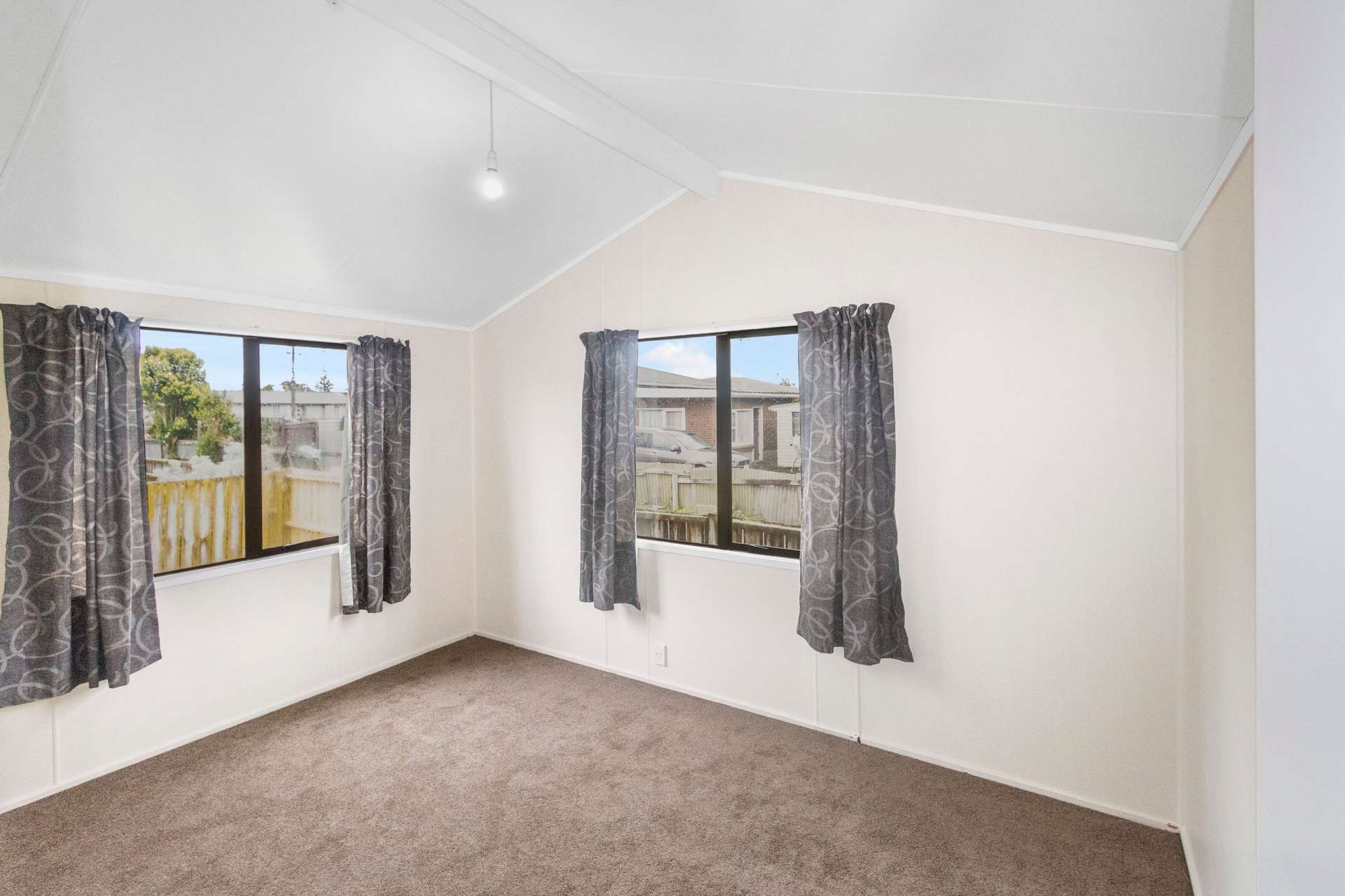 11a Cameo Court Road photo 9