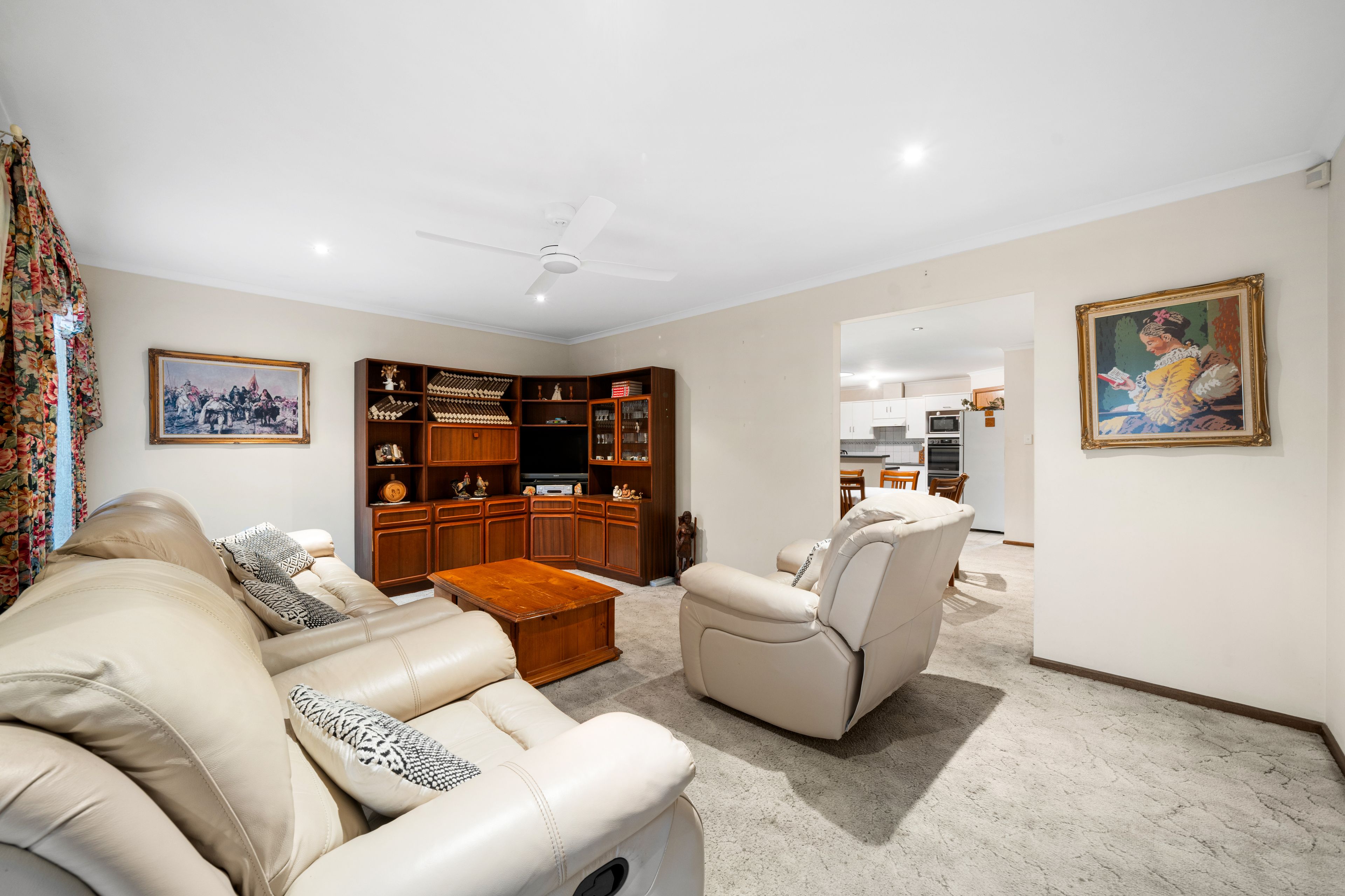 1b Mitchell Street West — photo 3 of 18