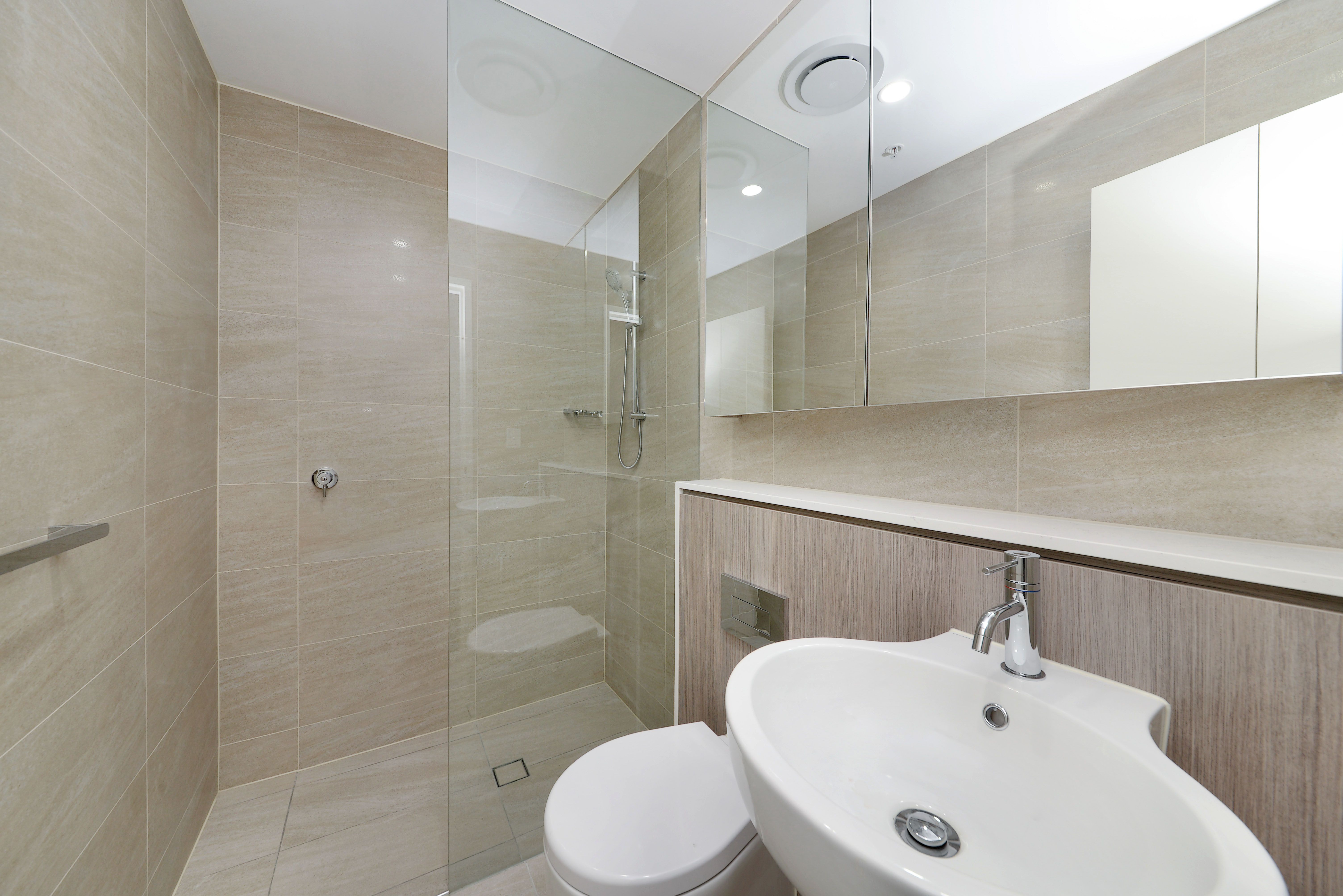 1810/6-8 Kingsborough Way — photo 4 of 5