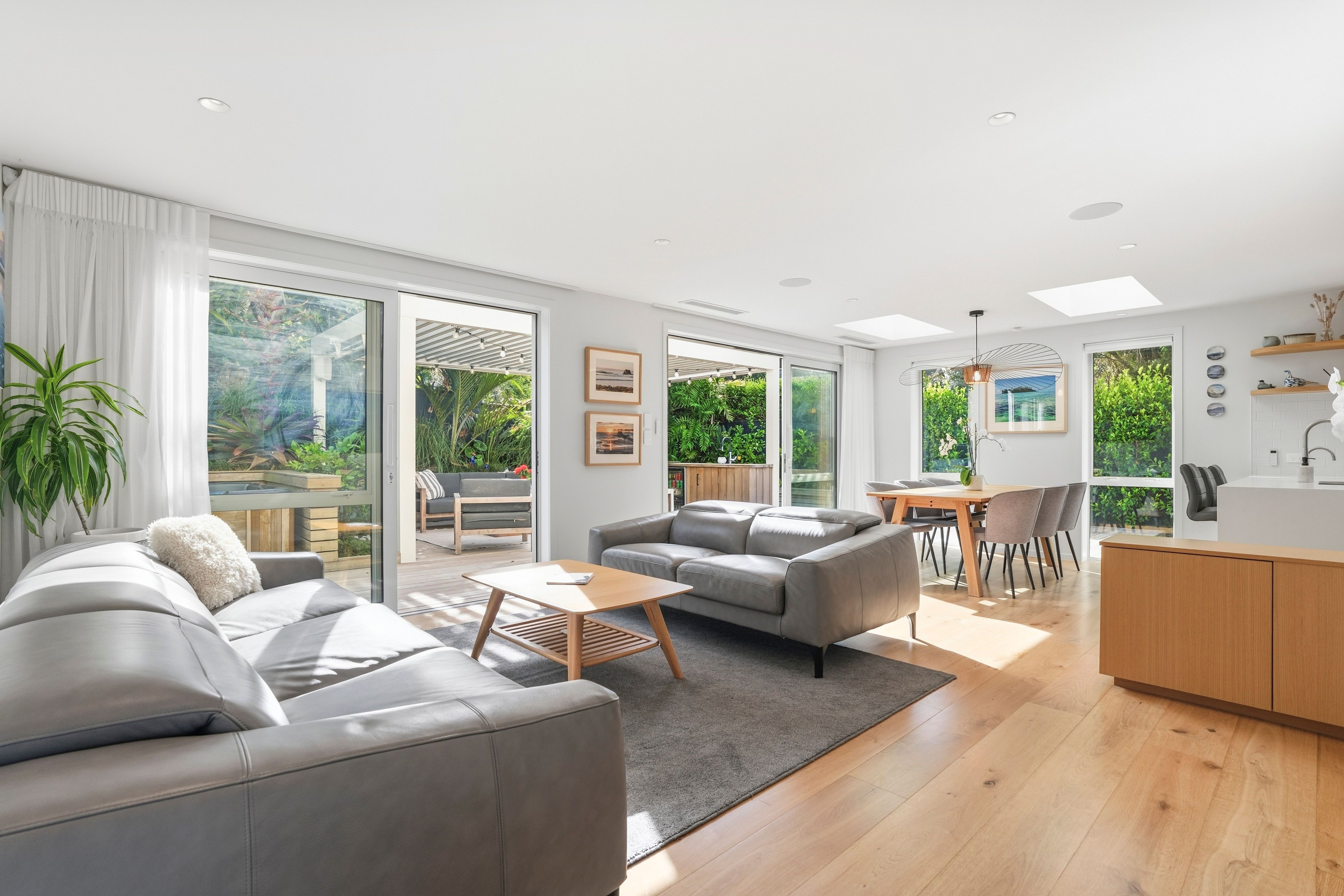 2/1 Gray Crescent, Torbay, North Shore City