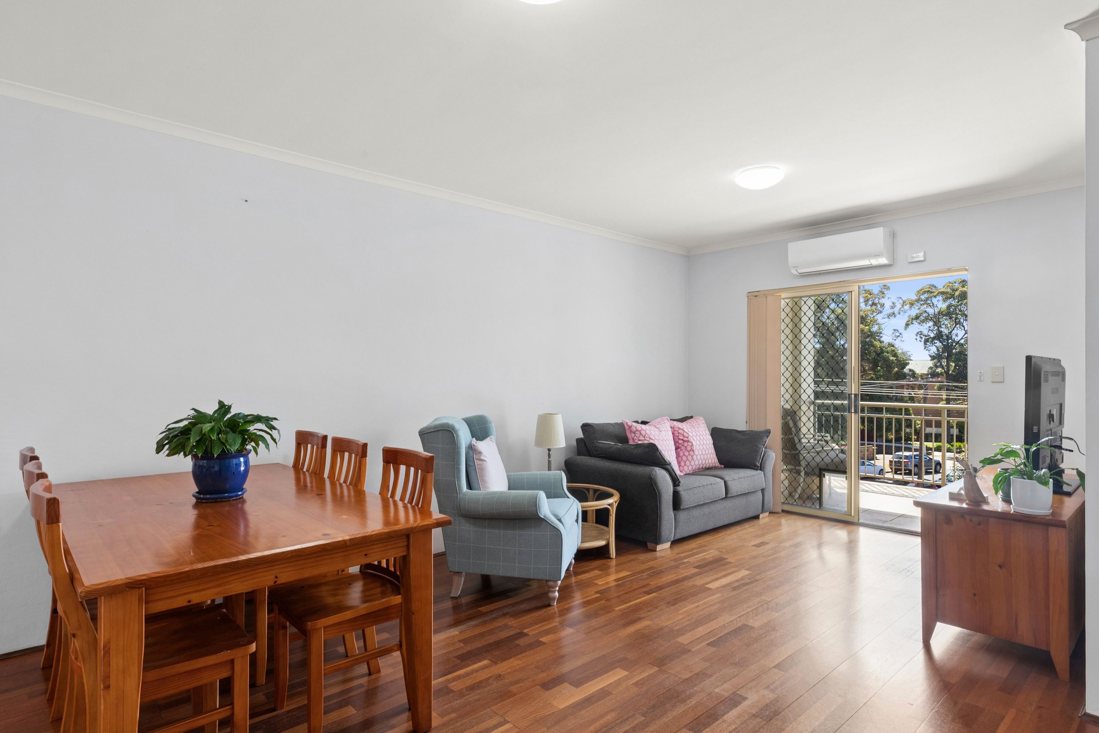 11/2-4 Adelong Street — photo 4 of 9