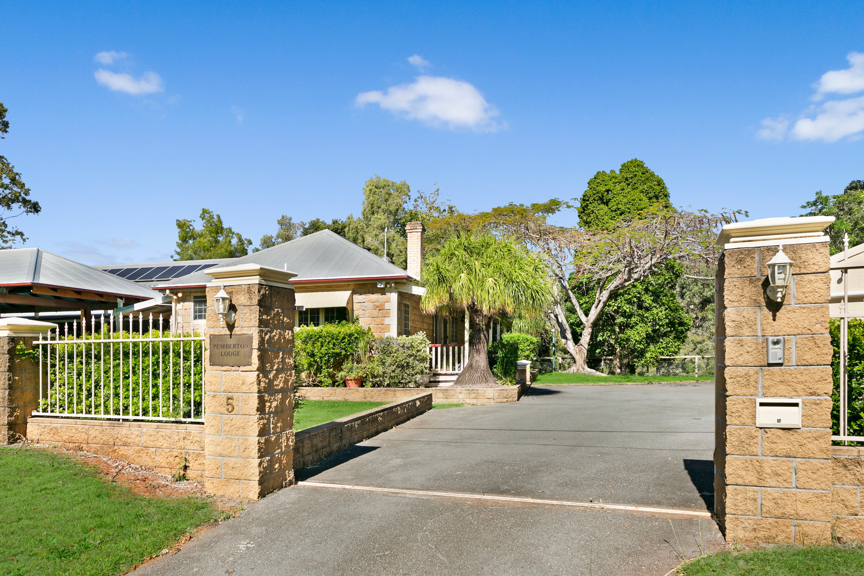 5 Pemberton Close, Mount Nathan, QLD 4211
