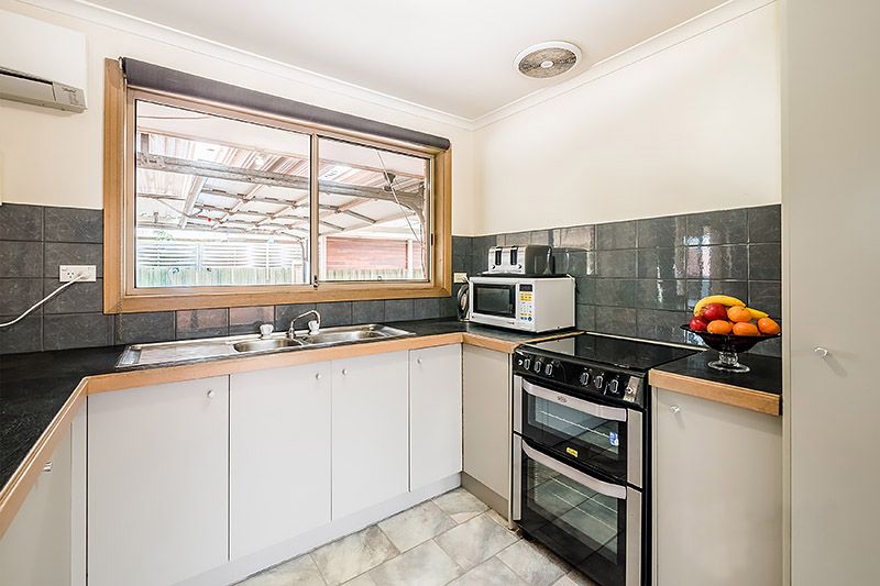 13 Crystal Gardens, Cranbourne West, VIC 3977