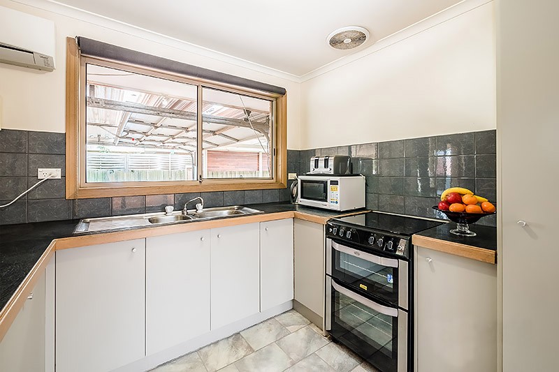 13 Crystal Gardens, Cranbourne West, VIC 3977