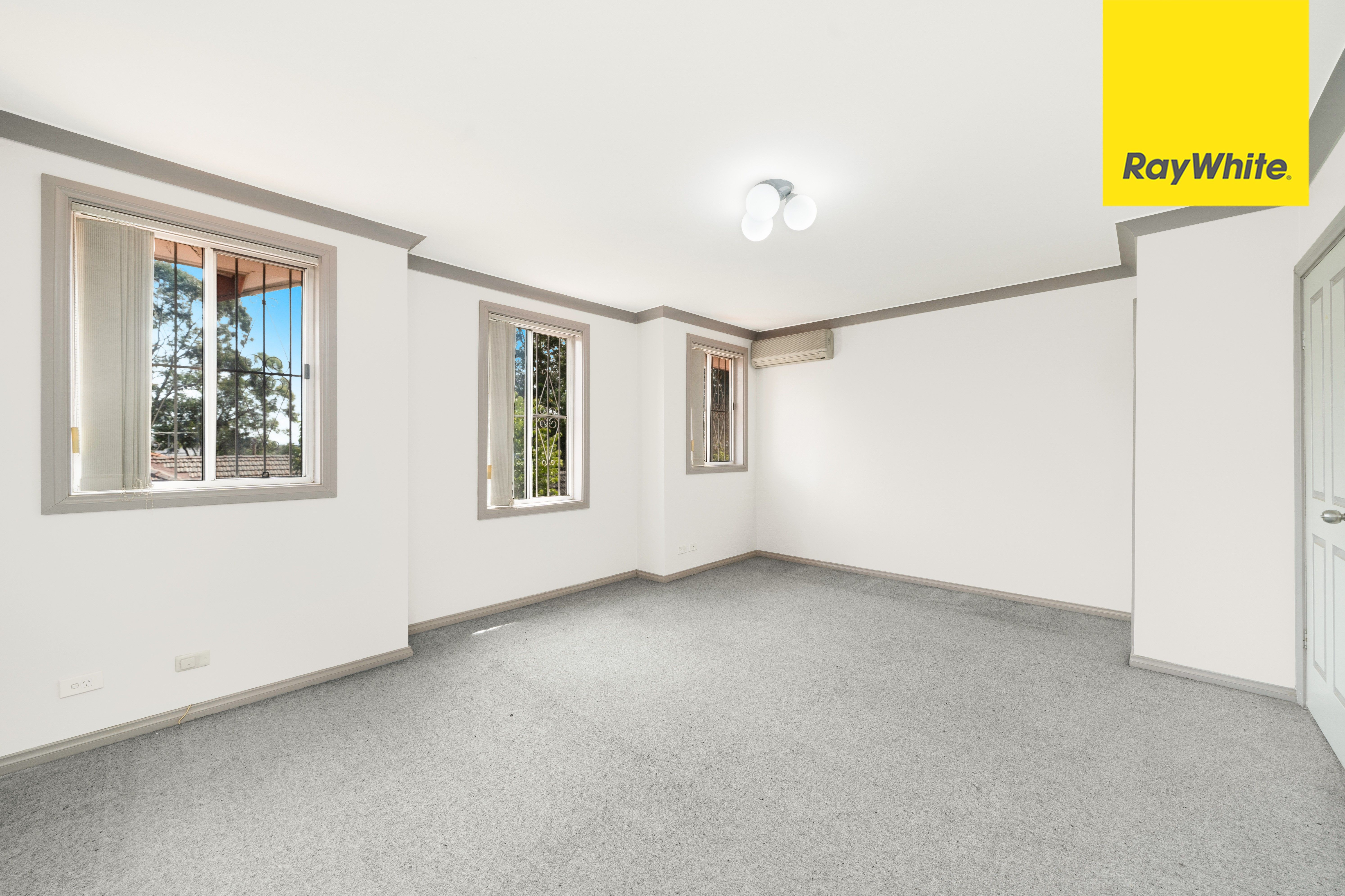 2/43 Grove Avenue — photo 4 of 6