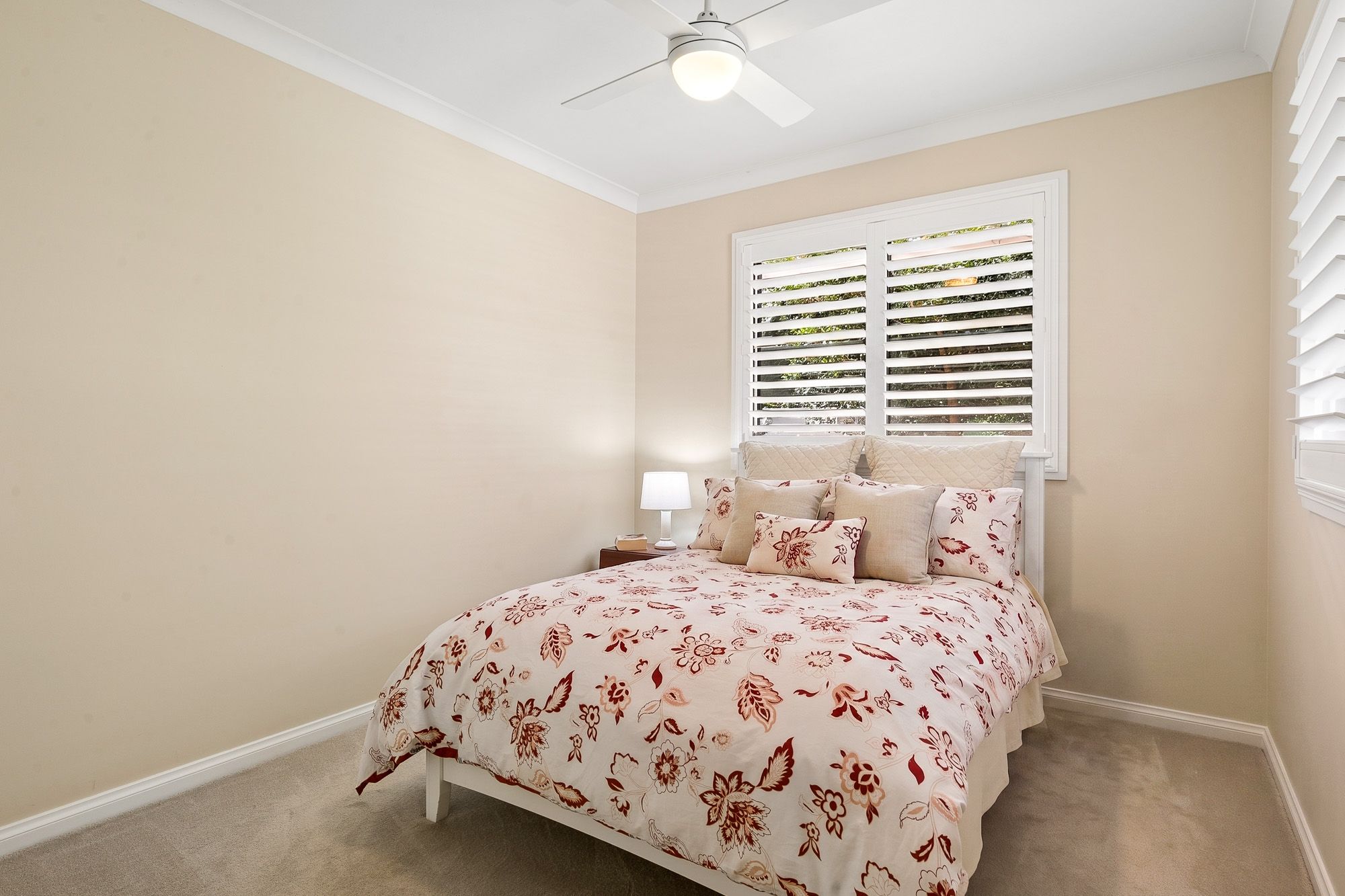 Leafy scenery in a stylishly renovated family retreat — photo 12 of 17