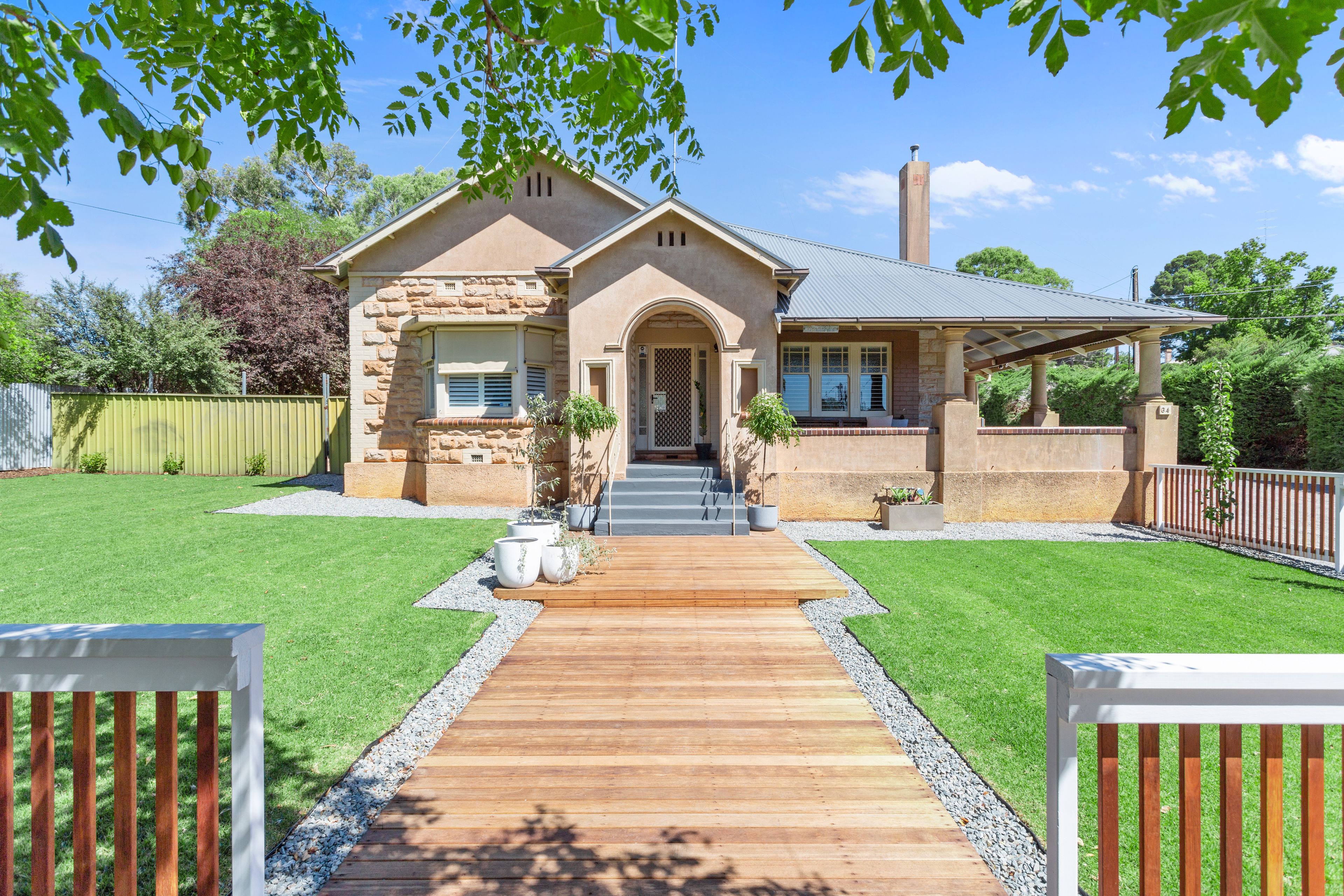 34 Victoria Road, Clare SA 5453