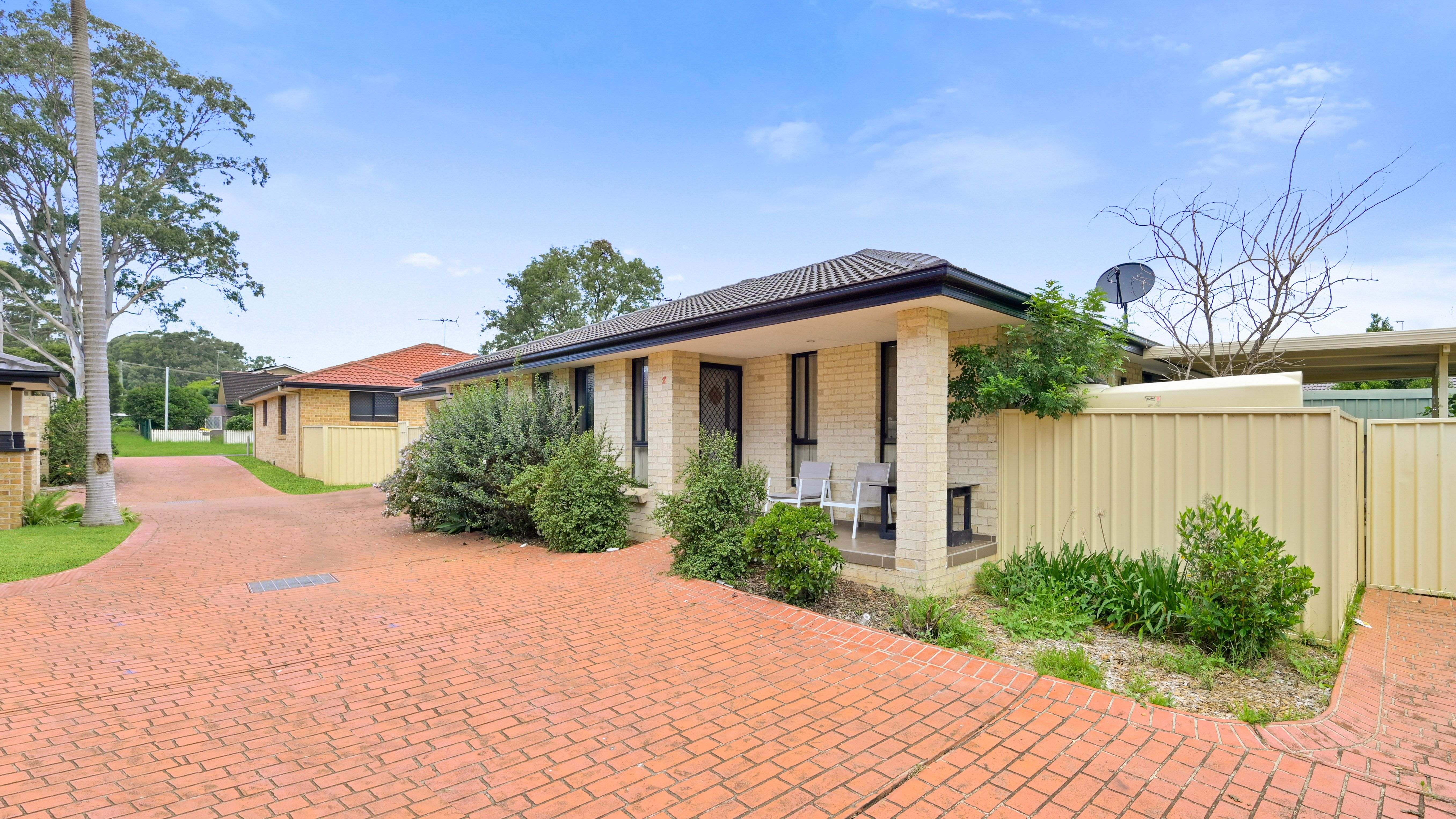 2/39-41 Surrey Street, Minto, NSW 2566