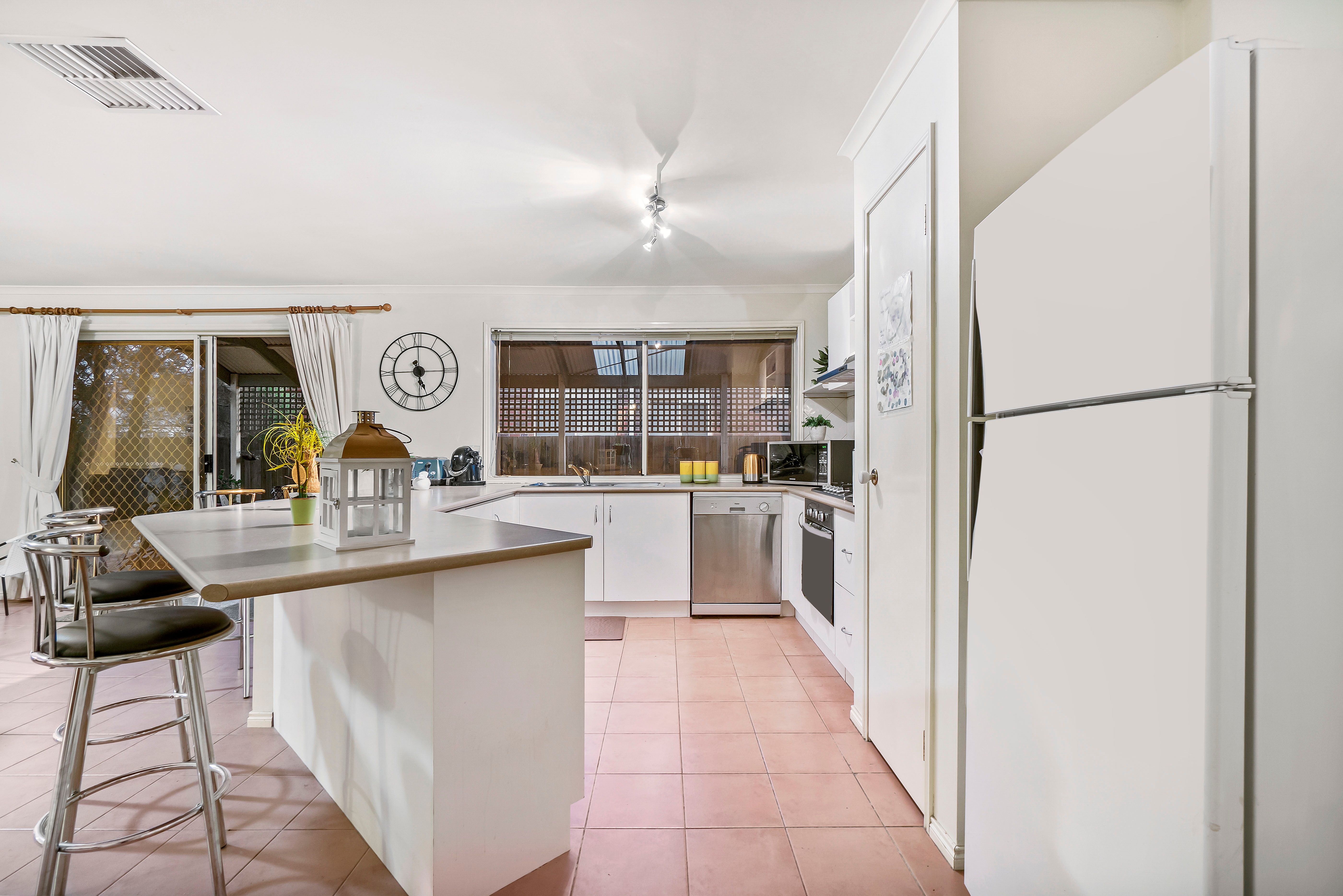 1 Hillsmeade Drive, Melton West, VIC 3337