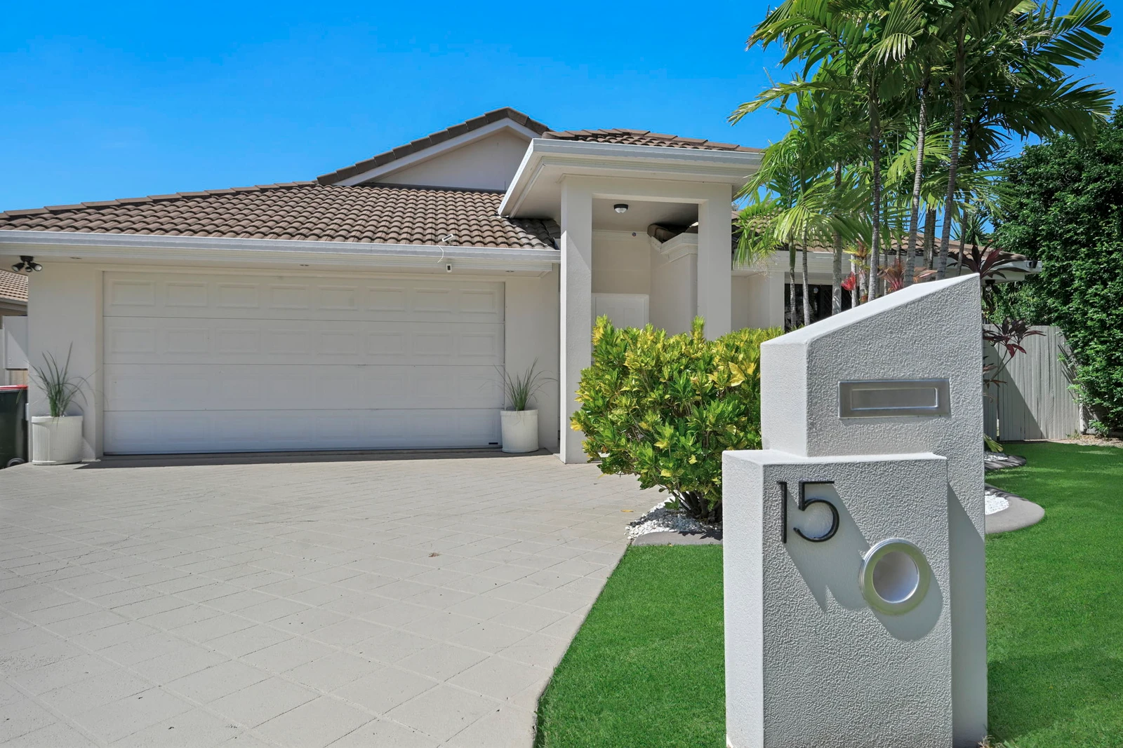 15 Donostia Crescent, Bushland Beach, QLD 4818