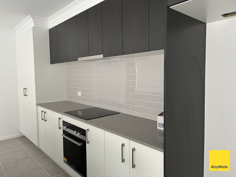 12 Boldiston Crescent — photo 3 of 14