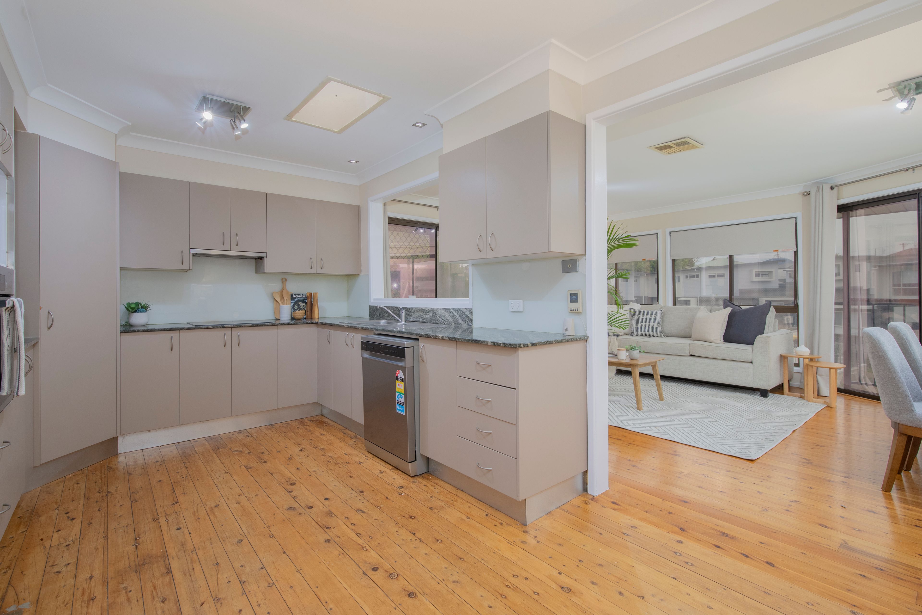 18 Shereline Avenue — photo 4 of 17
