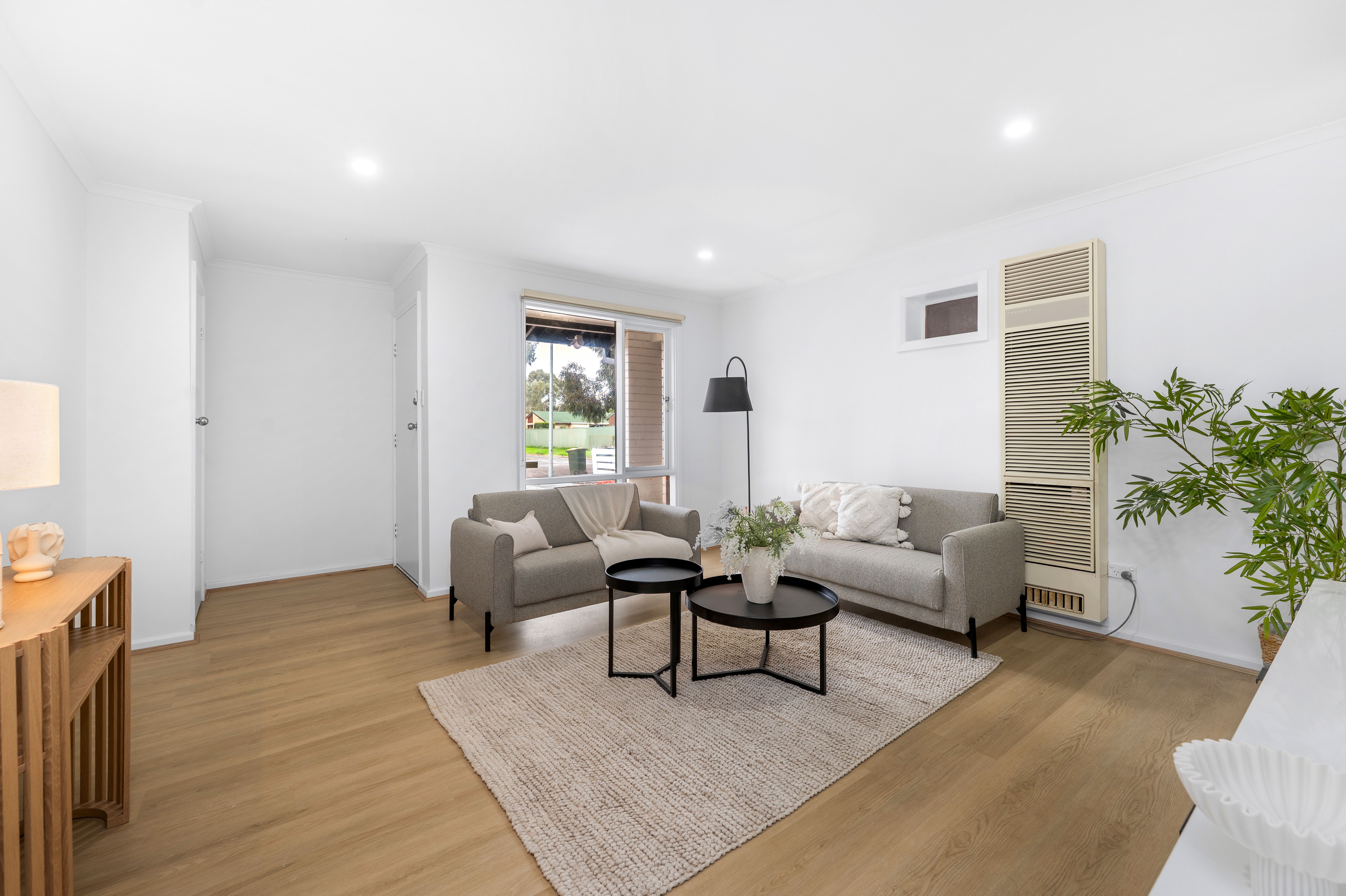 10 Woodcock Crescent — photo 4 of 16