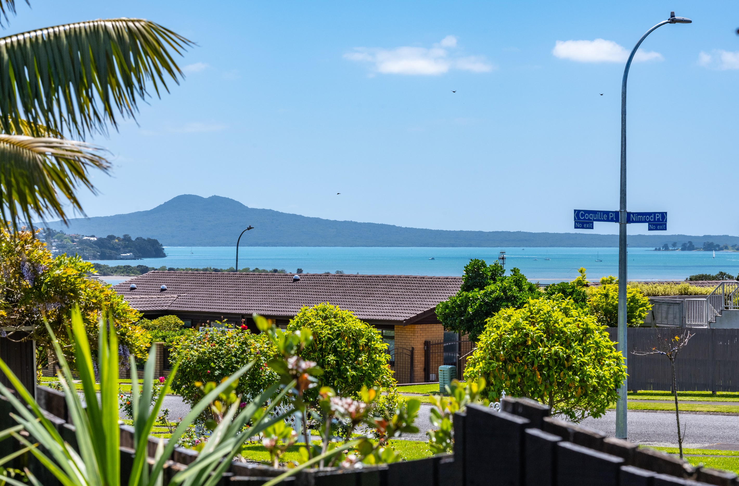 1/4 Coquille Place, Half Moon Bay, Manukau City