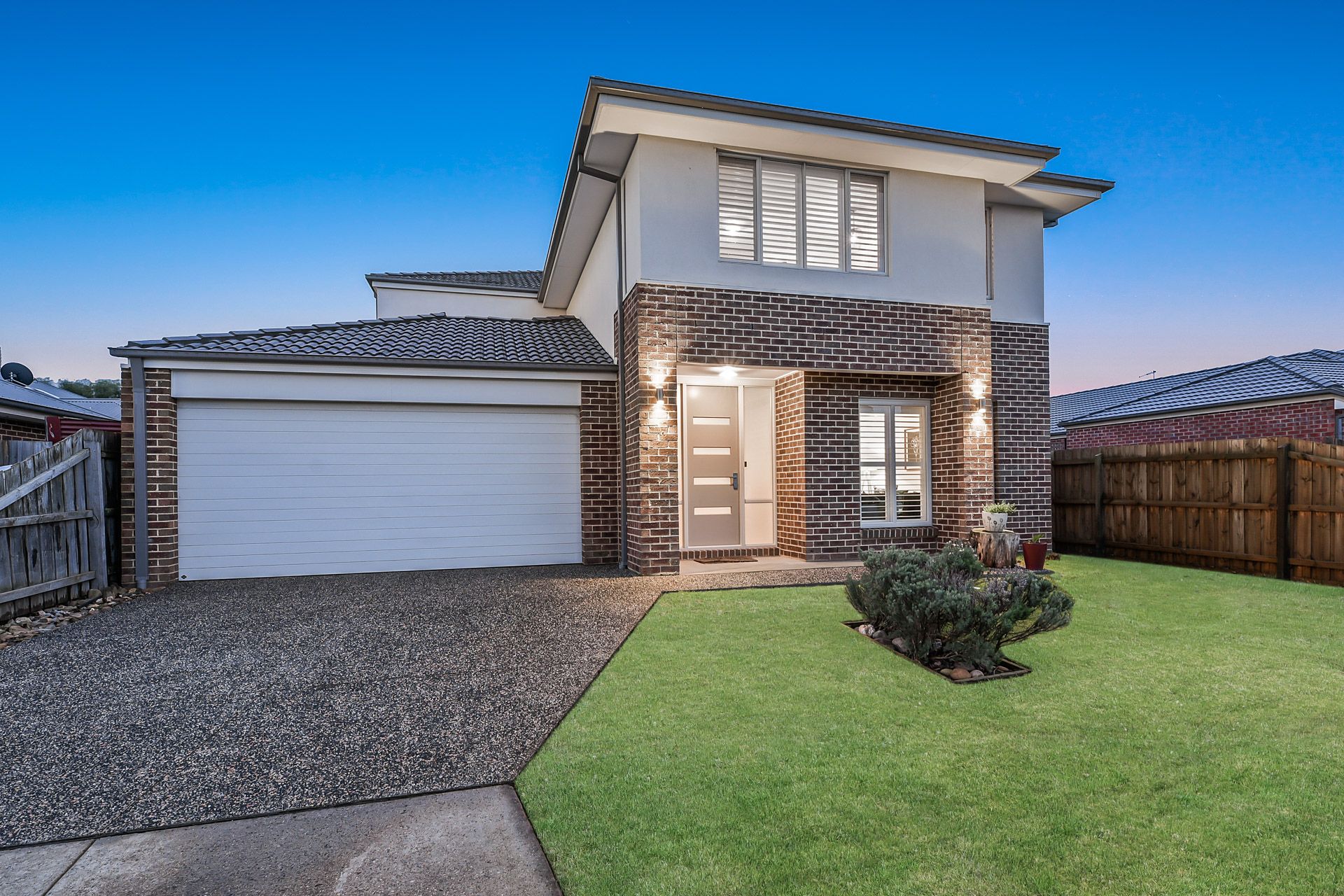 16 Rodlarni Crescent, Berwick, VIC 3806