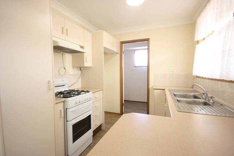 7 Reynaldo Place, Rosemeadow, NSW 2560
